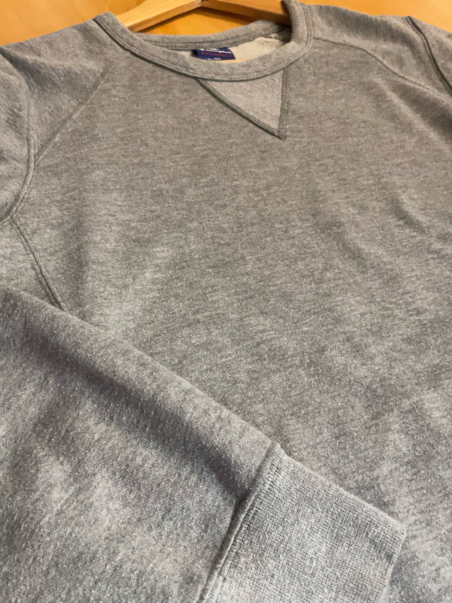 CHAMPION AUTHENTIC CREWNECK SWEATSHIRT SZ: M