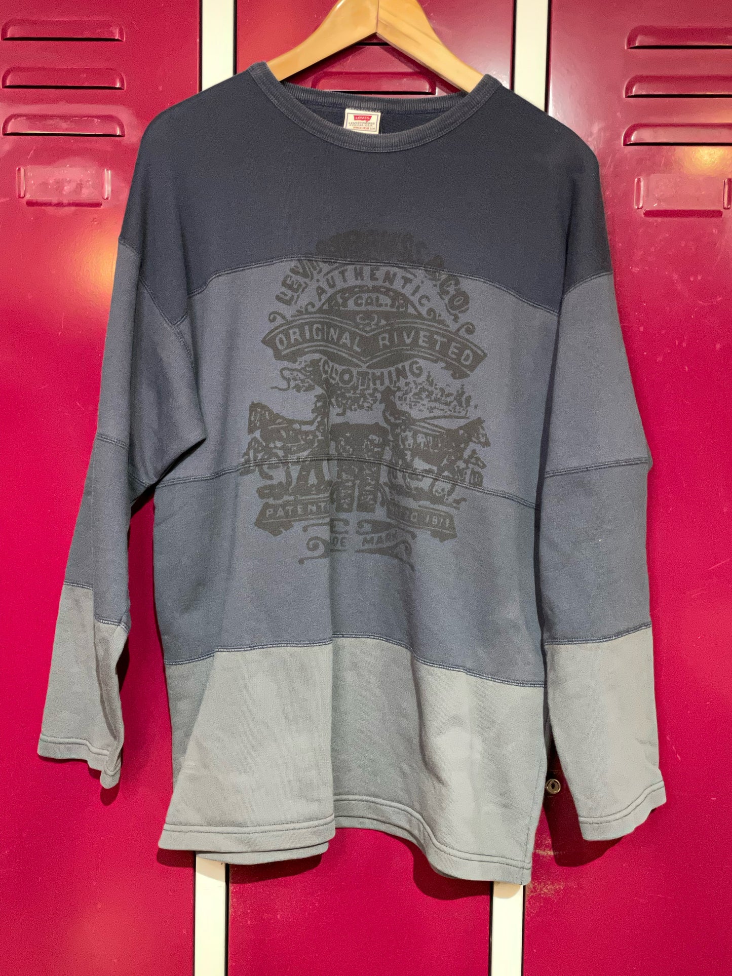 LEVI'S PATCHES CREWNECK SWEATSHIRT SZ: S/M