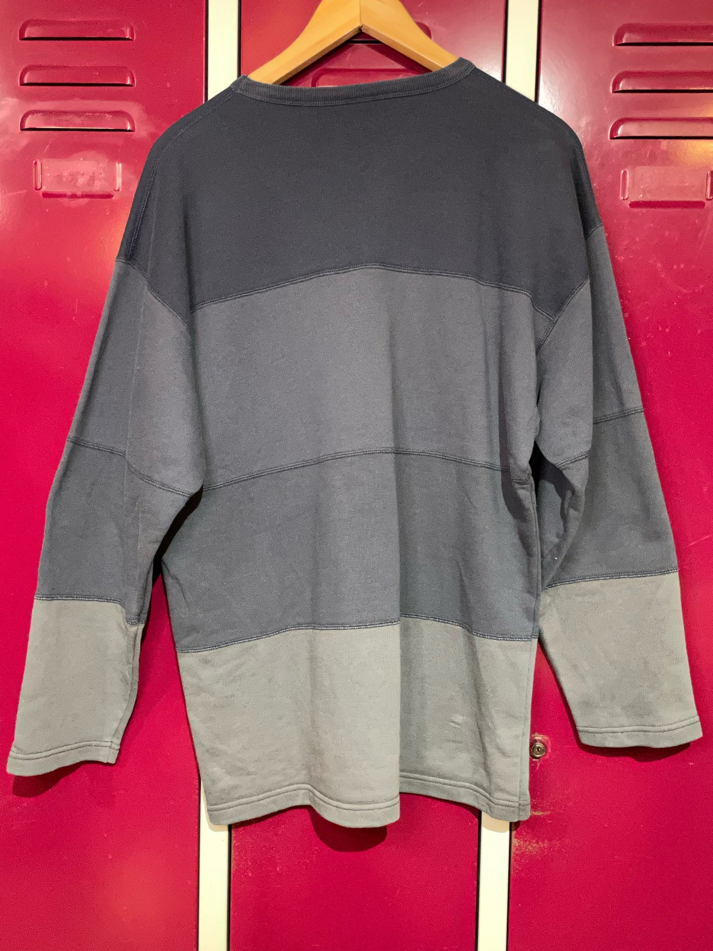 LEVI'S PATCHES CREWNECK SWEATSHIRT SZ: S/M
