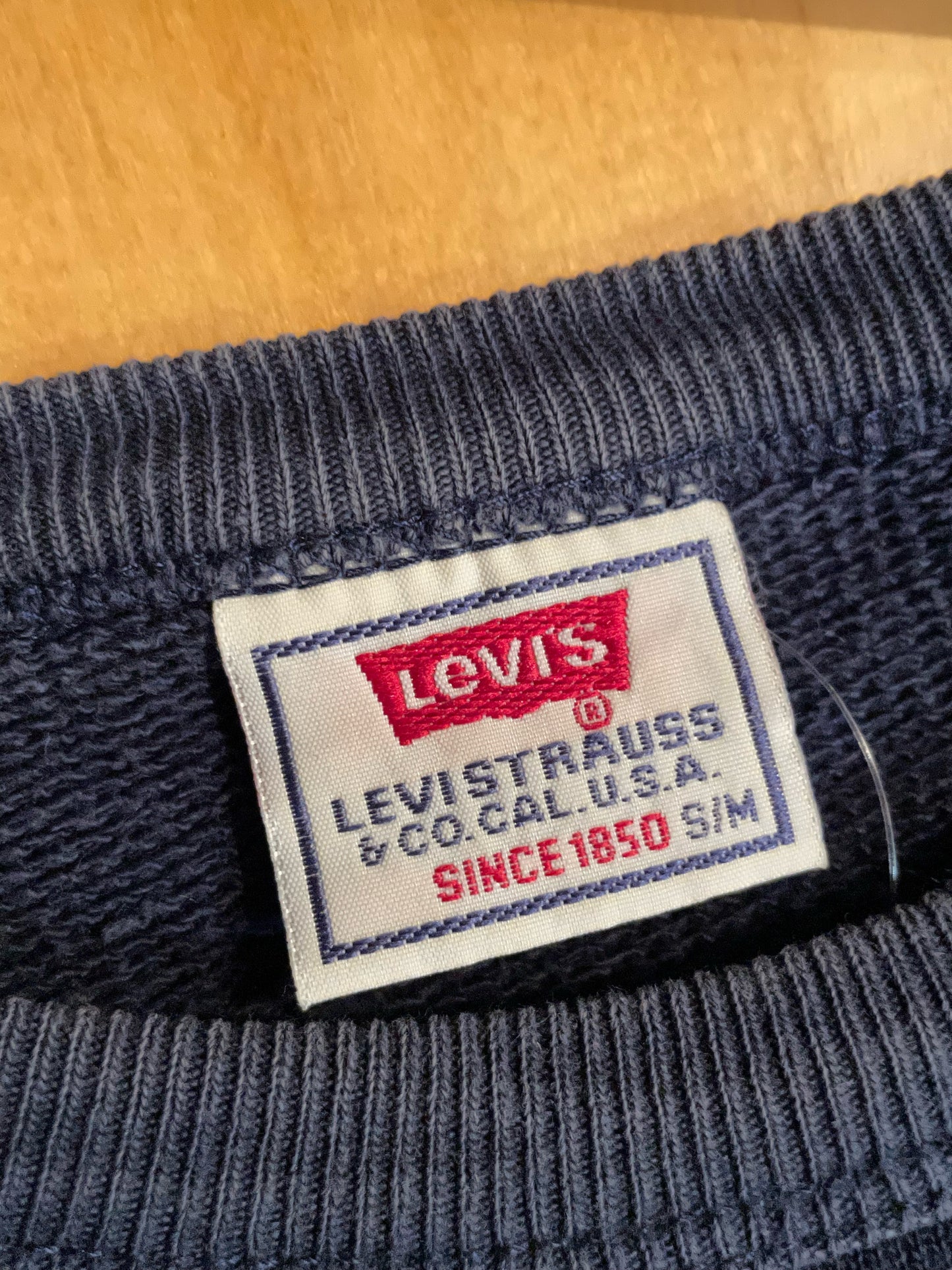LEVI'S PATCHES CREWNECK SWEATSHIRT SZ: S/M