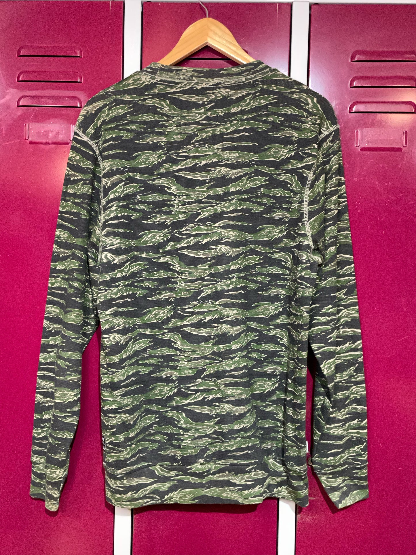 CROOKS & CASTLES TIGER CAMO CREWNECK SWEATSHIRT SZ: M