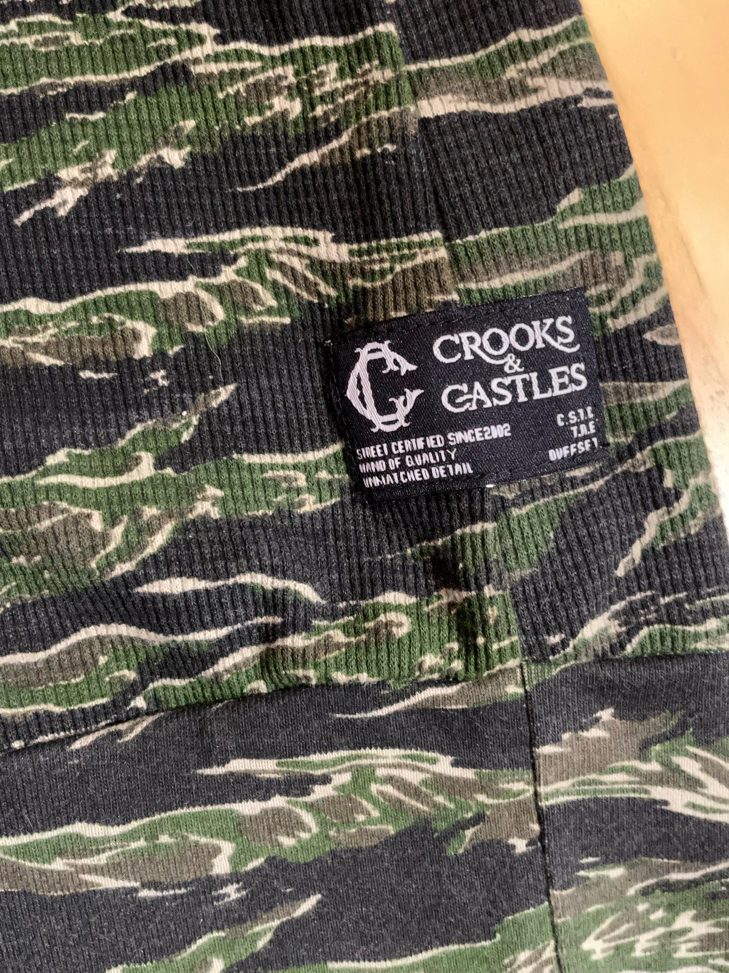 CROOKS & CASTLES TIGER CAMO CREWNECK SWEATSHIRT SZ: M