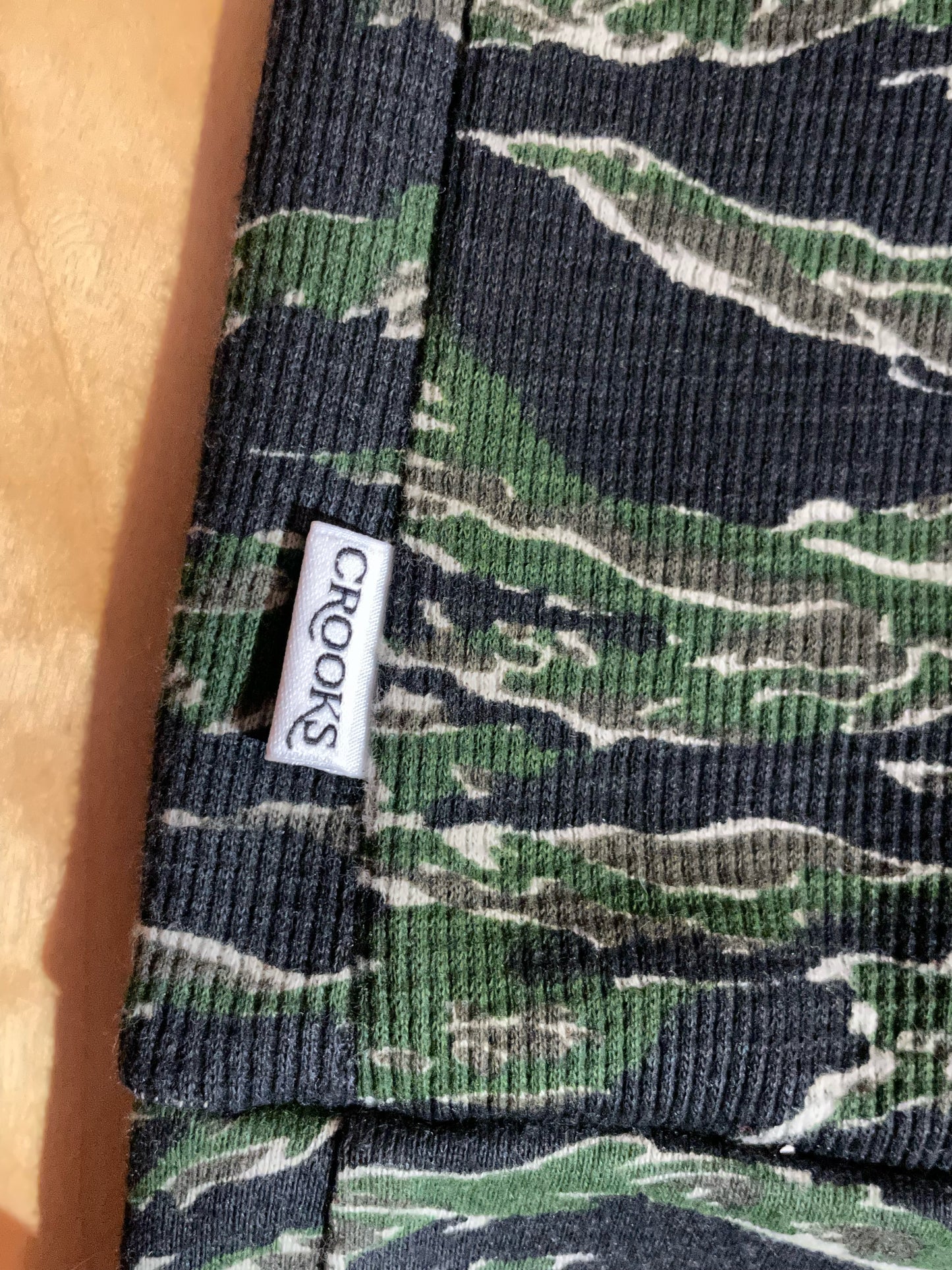 CROOKS & CASTLES TIGER CAMO CREWNECK SWEATSHIRT SZ: M