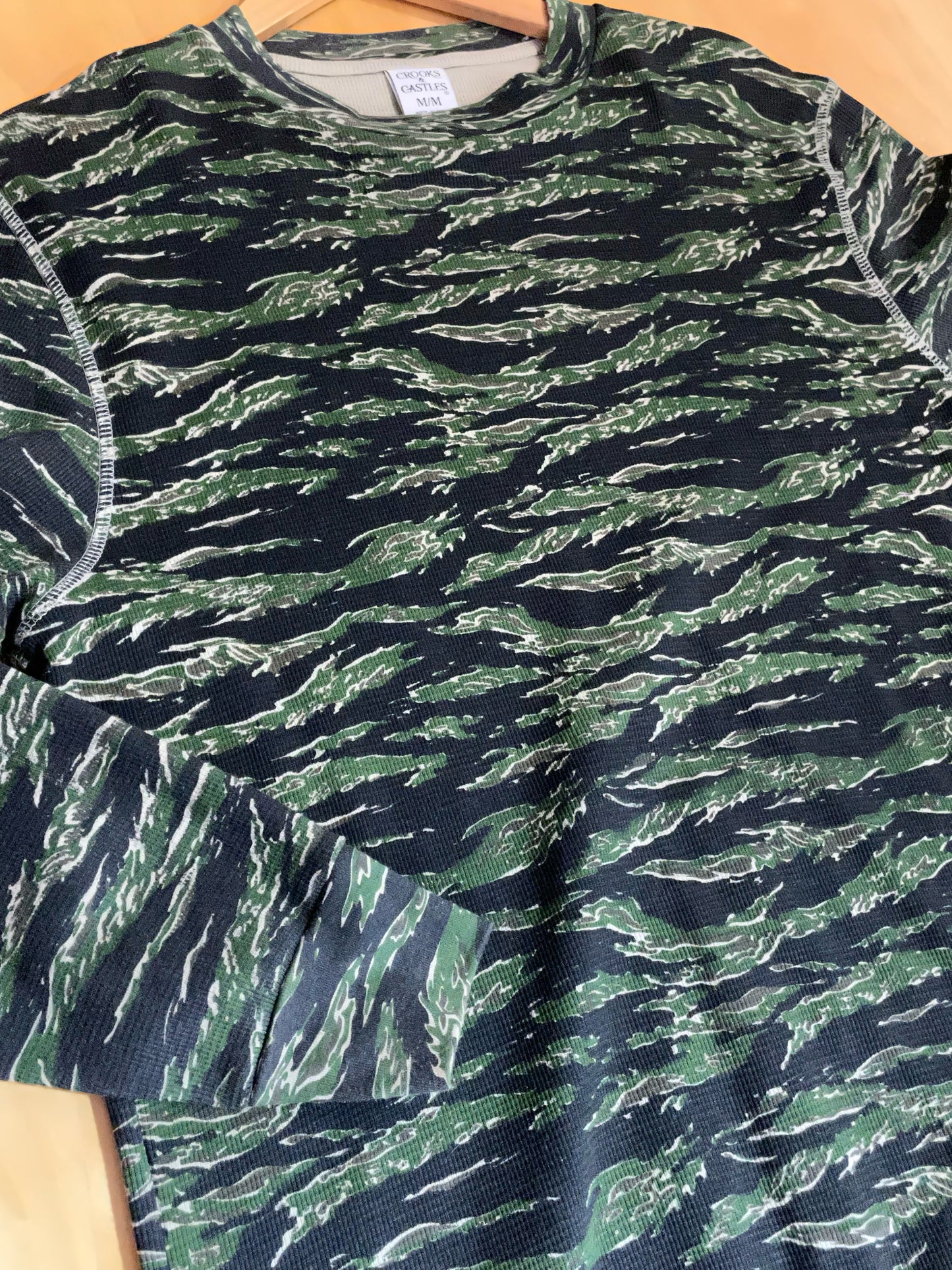 CROOKS & CASTLES TIGER CAMO CREWNECK SWEATSHIRT SZ: M
