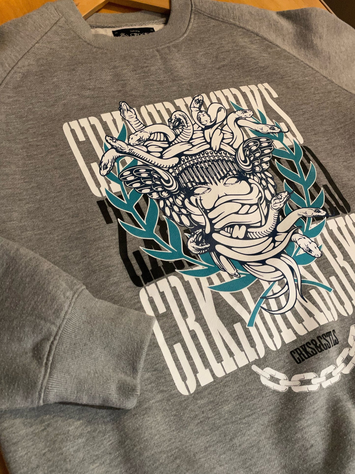 CROOKS & CASTLES MEDUSA CLASSIC GREY CREWNECK SWEATSHIRT  SZ: L