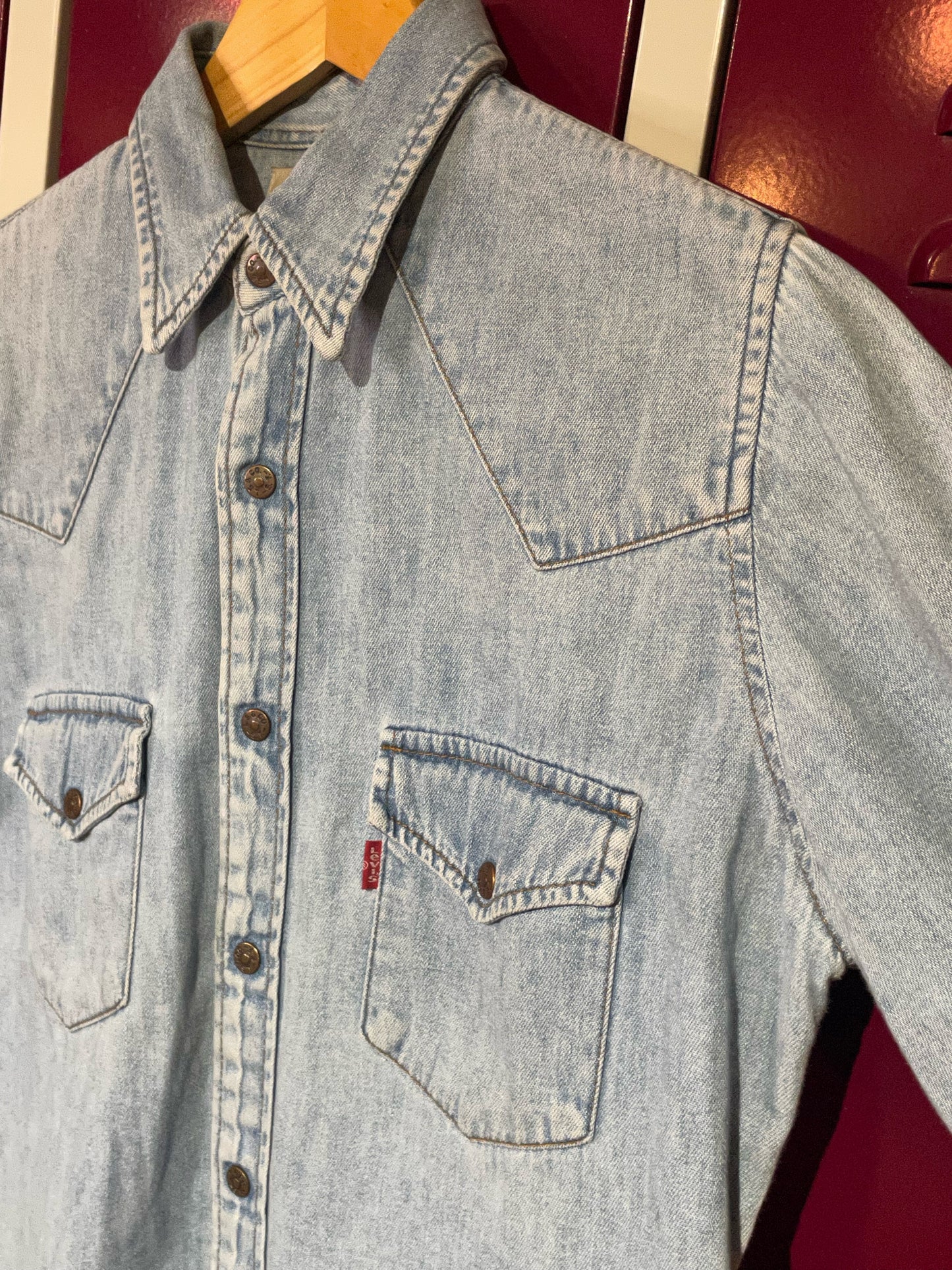 WOMEN LEVI'S VINTAGE DENIM SHIRT SZ: M