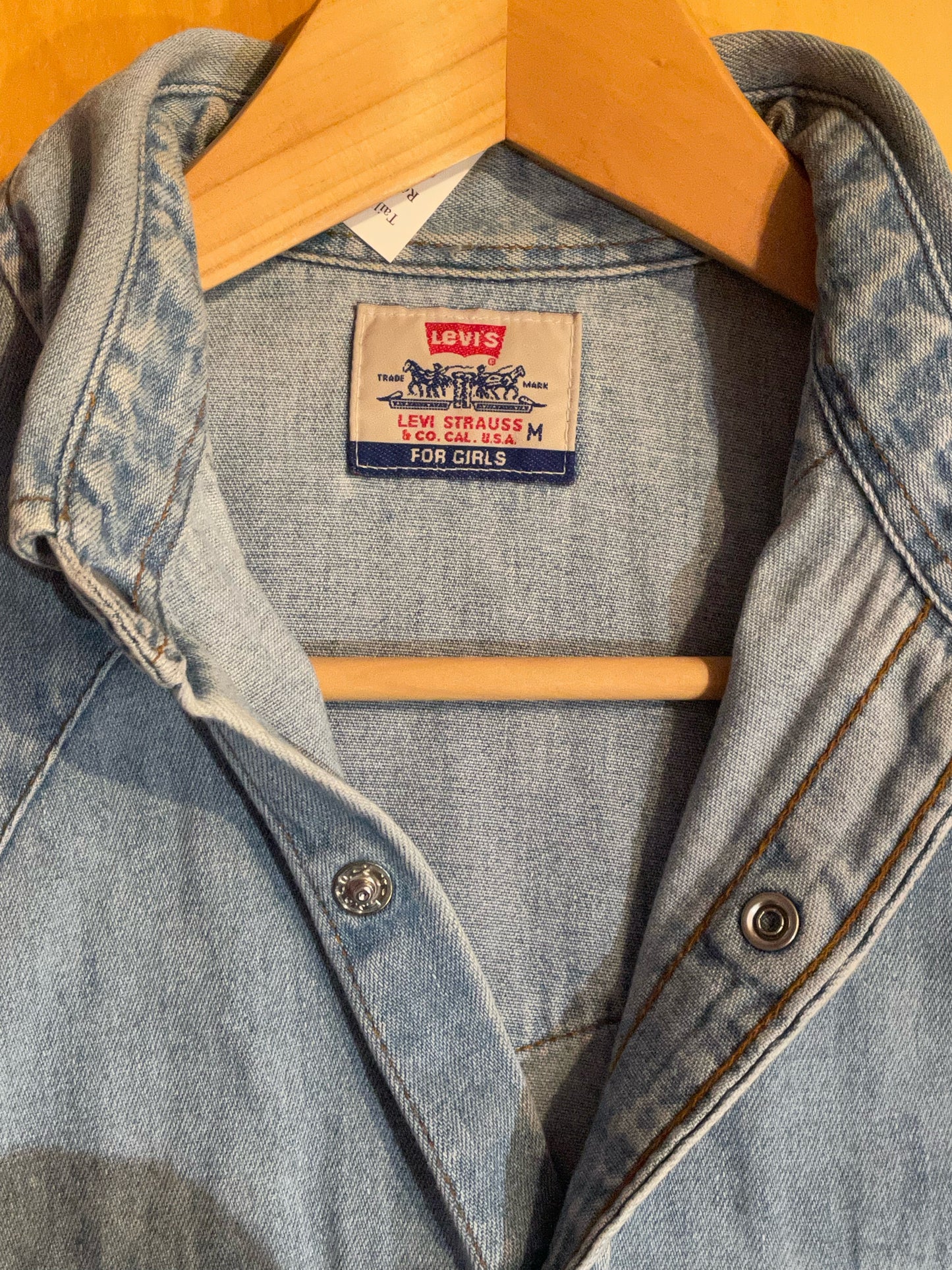 WOMEN LEVI'S VINTAGE DENIM SHIRT SZ: M