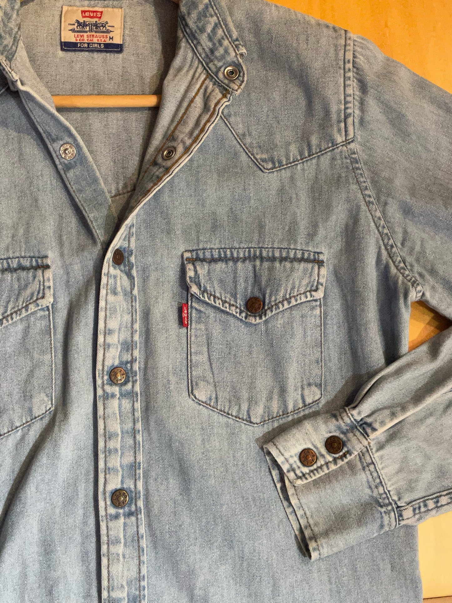 WOMEN LEVI'S VINTAGE DENIM SHIRT SZ: M