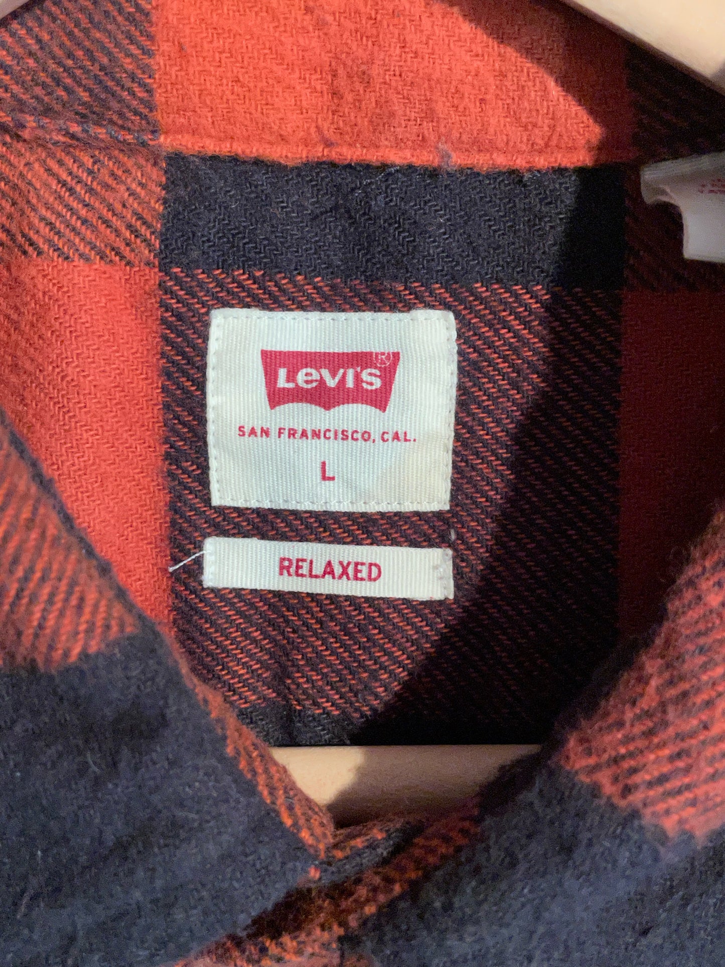 LEVI'S RELAXED FIT FLANNEL CHECKED RED SHIRT  SZ: L