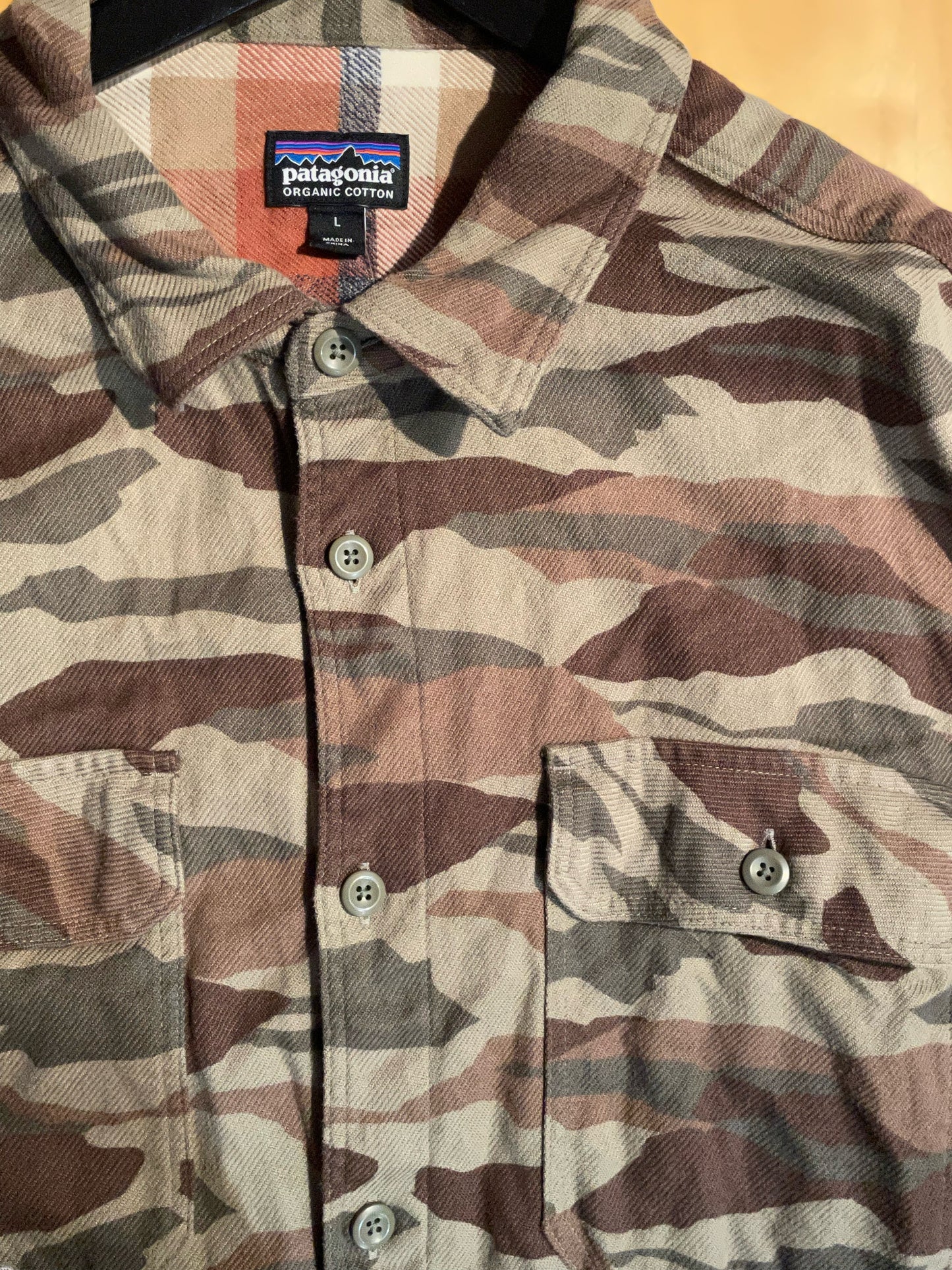 PATAGONIA FLANNEL CAMO SHIRT  SZ: L