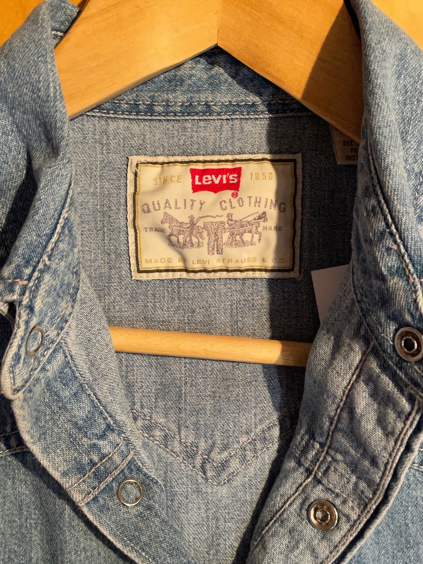 LEVI'S VINTAGE DENIM SHIRT  SZ: S