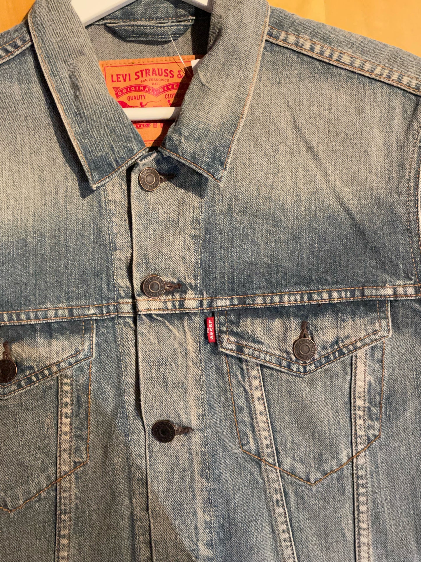 LEVI'S DENIM TRUCKER JACKET  SZ: M