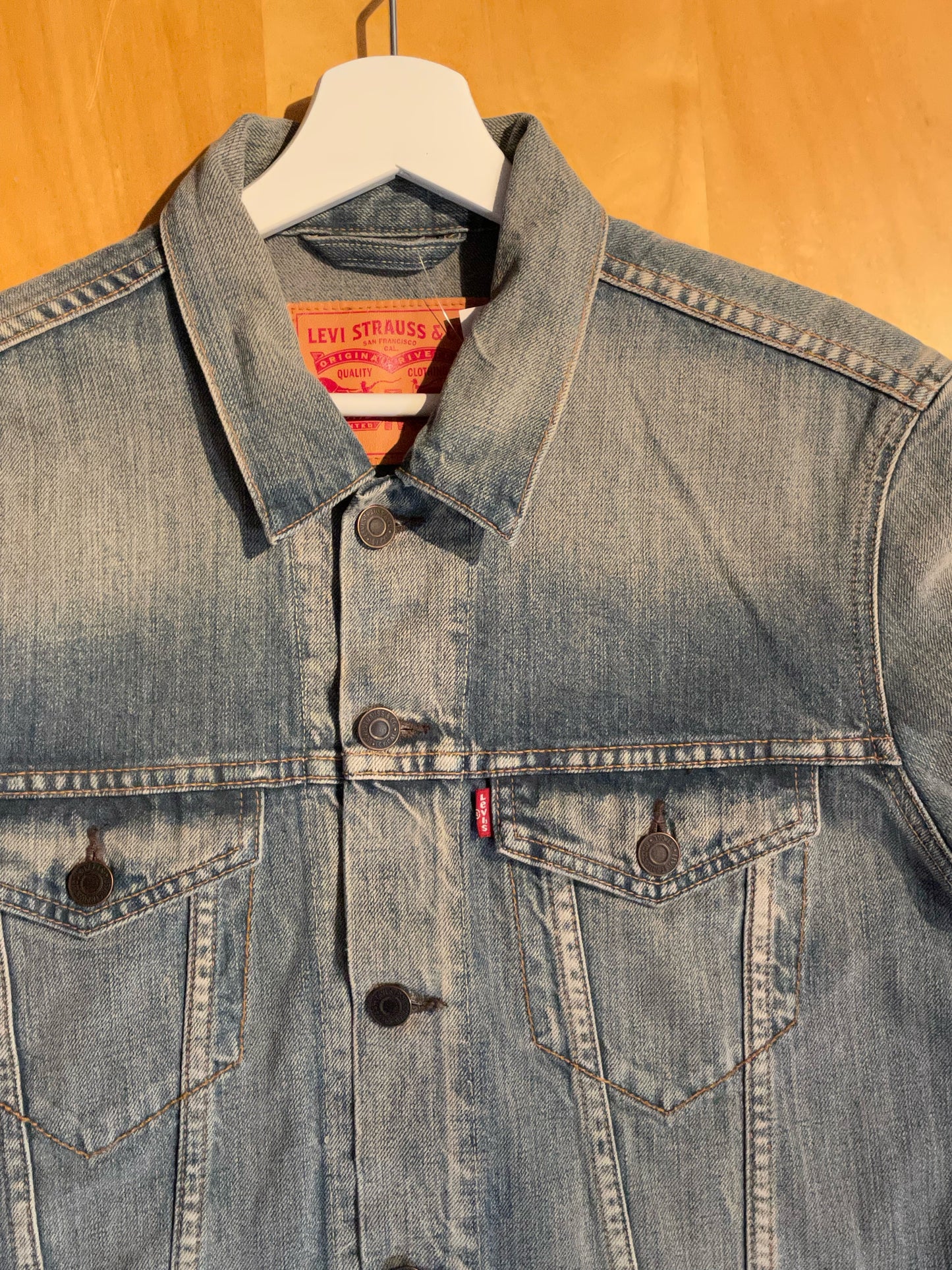 LEVI'S DENIM TRUCKER JACKET  SZ: M