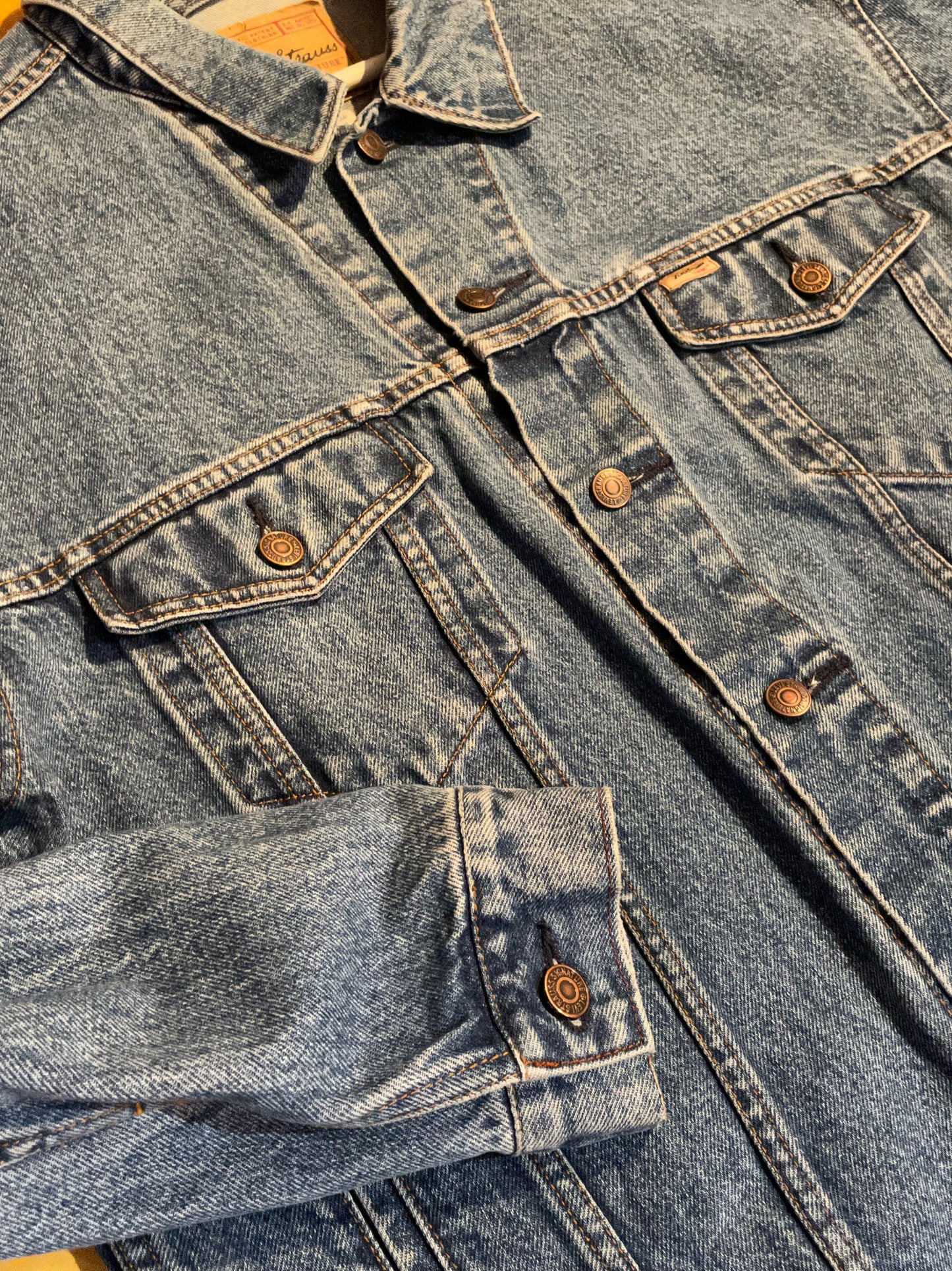 LEVI'S SIGNATURE VINTAGE DENIM JACKET  SZ: L