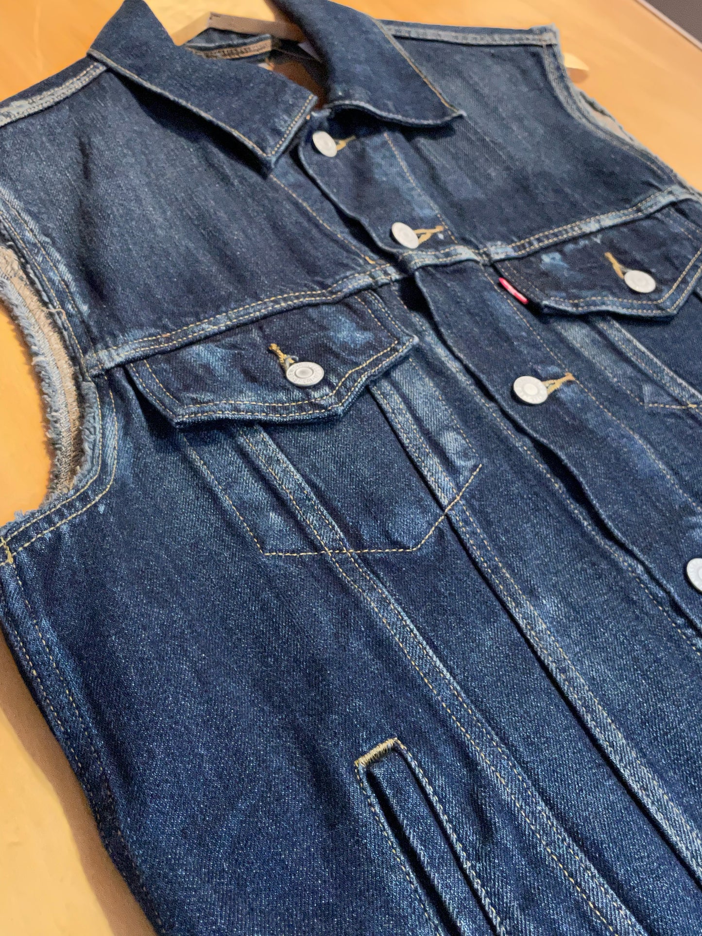 LEVI'S TRUCKER DENIM VEST  SZ: M