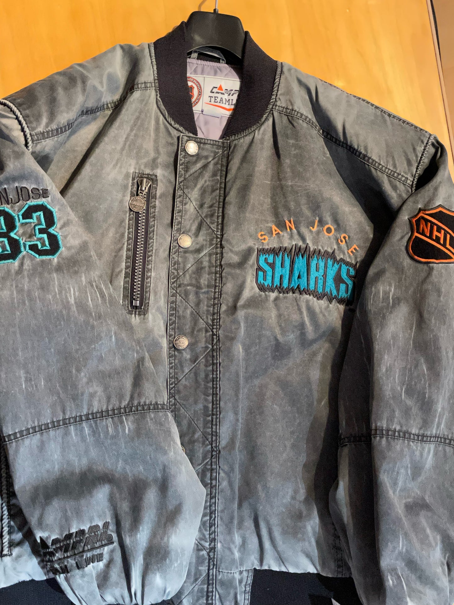 CAMPRI TEAMLINE VINTAGE SAN JOSE SHARKS JACKET SZ: L