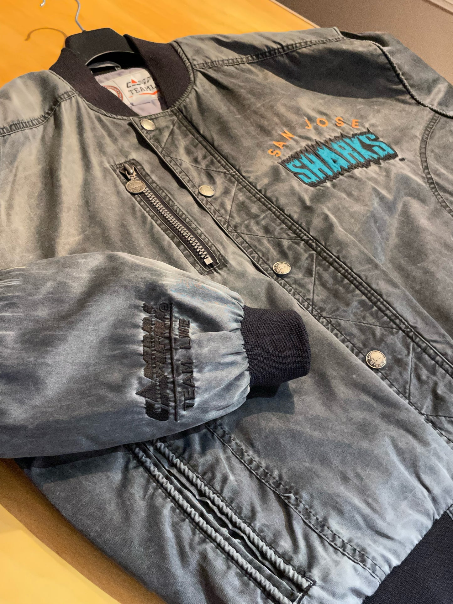 CAMPRI TEAMLINE VINTAGE SAN JOSE SHARKS JACKET SZ: L