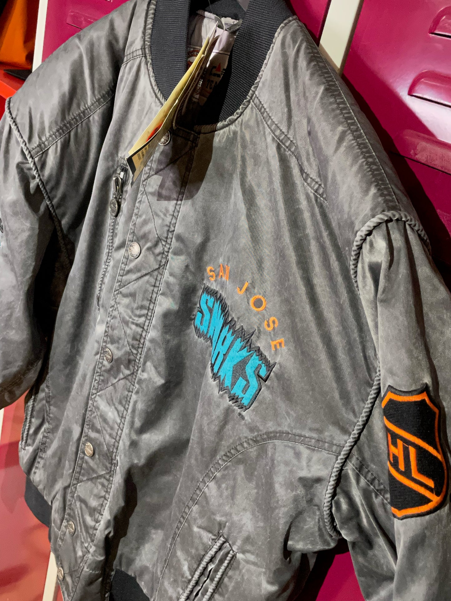 DS CAMPRI TEAMLINE VINTAGE SAN JOSE SHARKS JACKET (BRAND NEW) SZ: L