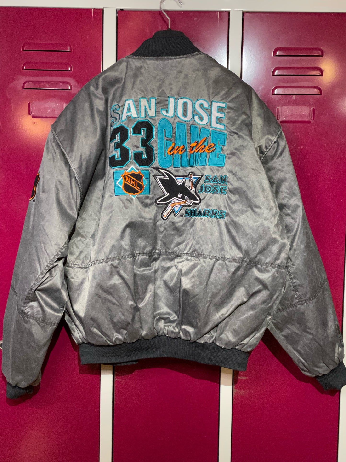 DS CAMPRI TEAMLINE VINTAGE SAN JOSE SHARKS JACKET (BRAND NEW) SZ: L