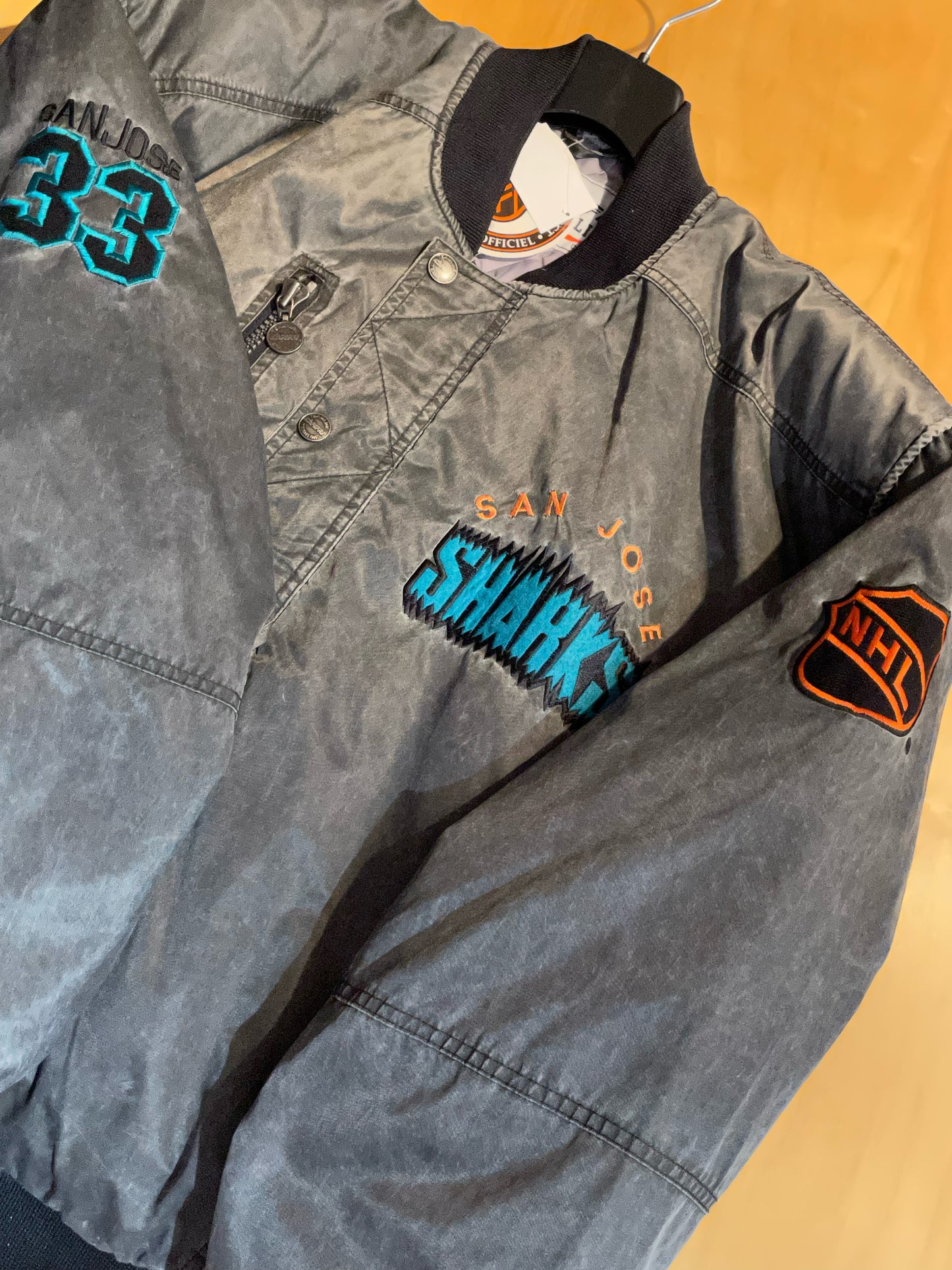 DS CAMPRI TEAMLINE VINTAGE SAN JOSE SHARKS JACKET (BRAND NEW) SZ: L