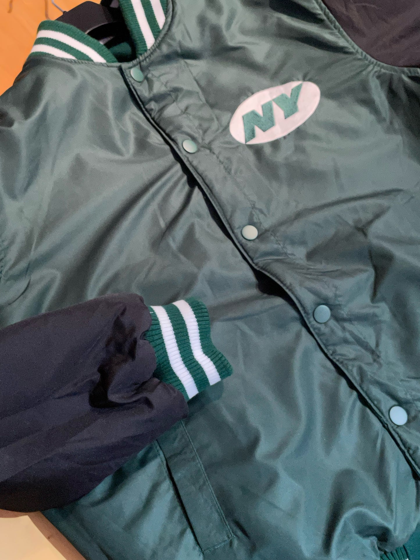 REVERSIBLE NEW YORK JETS NFL GIII VARSITY JACKET SZ: L