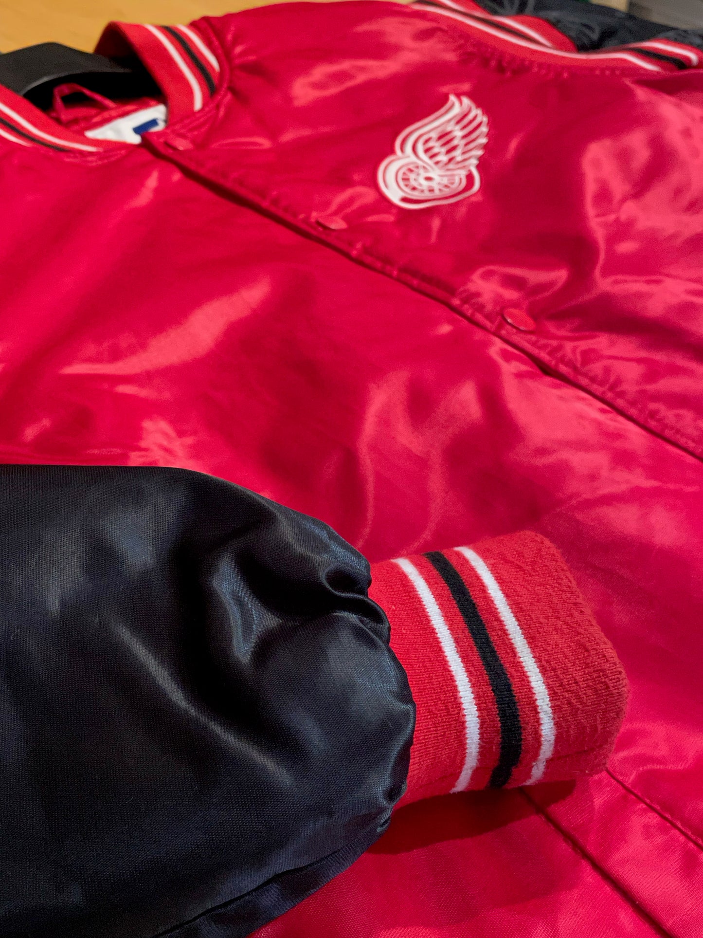 STARTER DETROIT RED WINGS NHL RETRO SATIN JACKET SZ: L