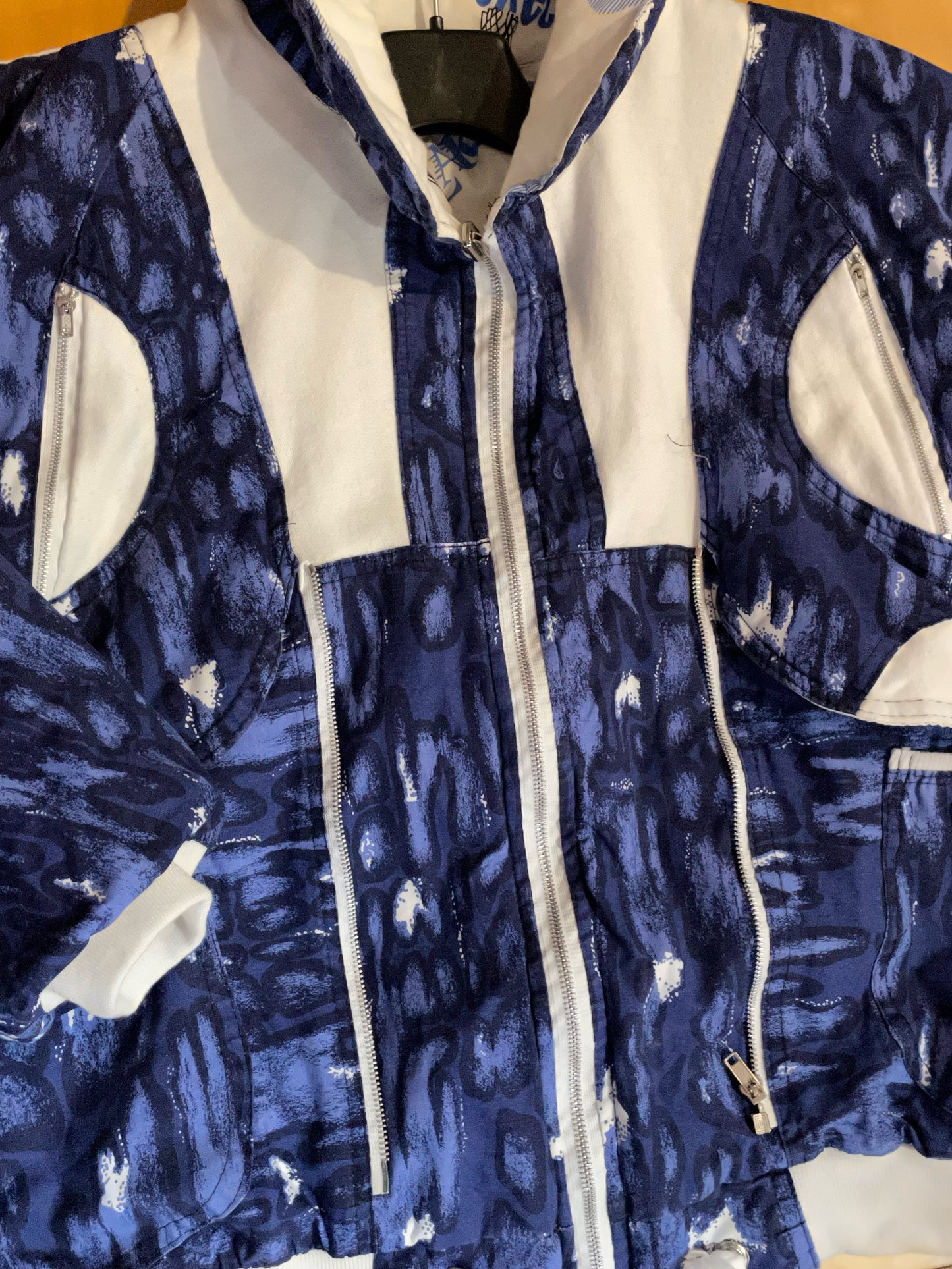 VINTAGE REVERSIBLE LOS ANGELES LAKERS NBA SWEATSHIRT JACKET  SZ: M