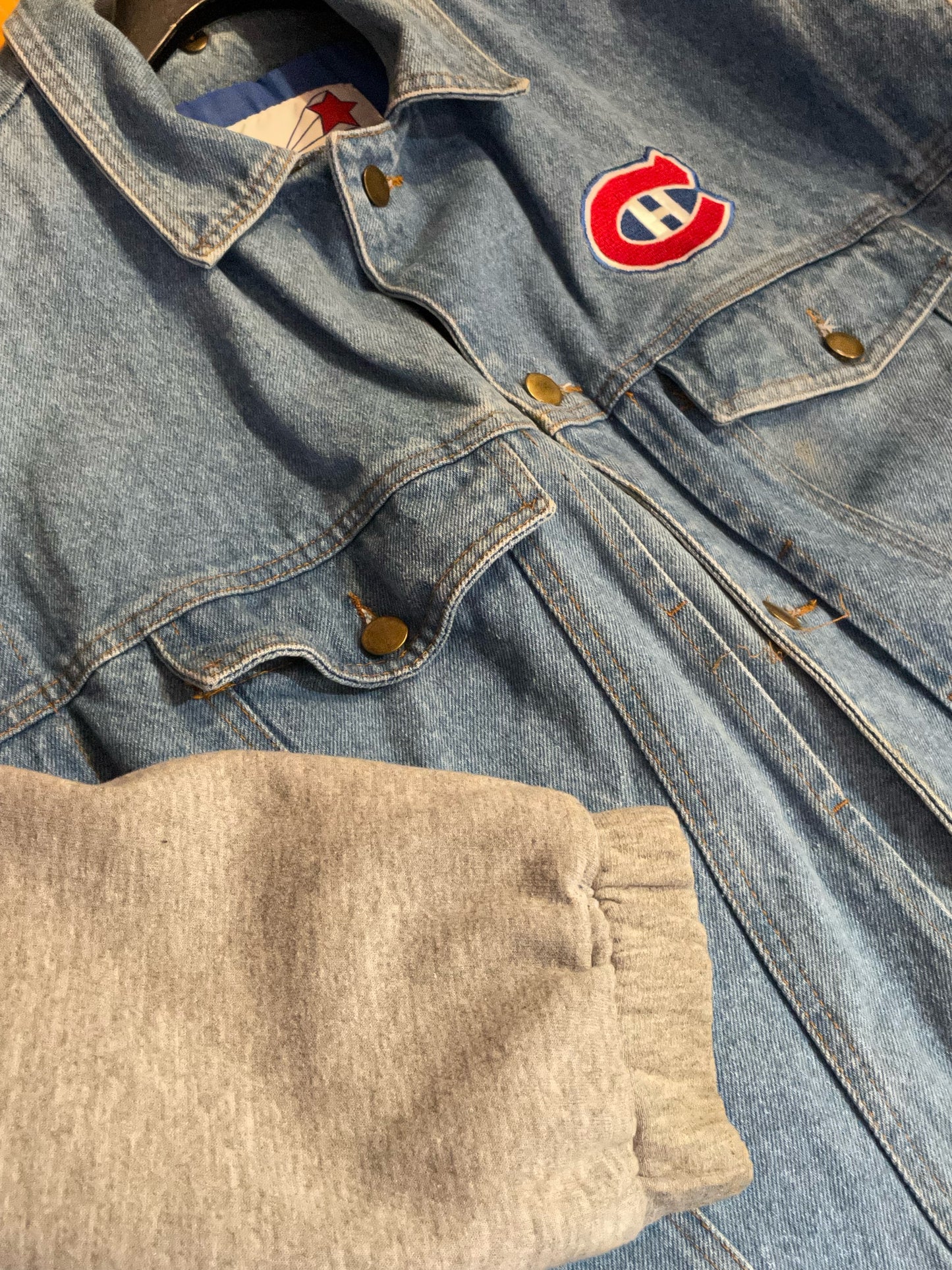 VINTAGE STREET LEGENDS MONTREAL CANADIANS REMOVABLE SLEEVES DENIM JACKET SZ: M