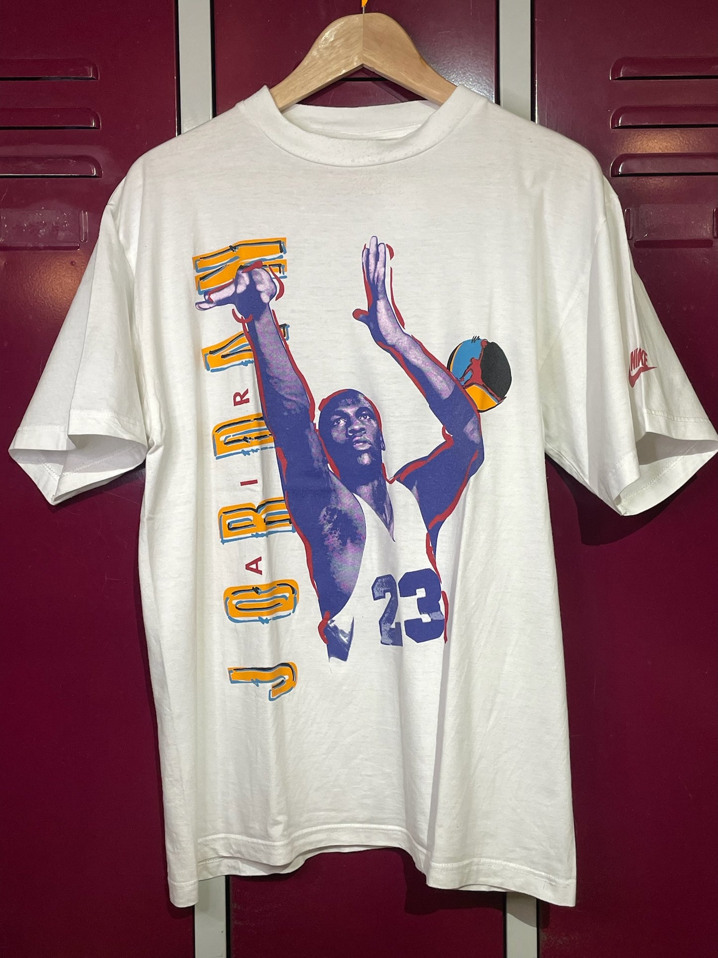 VINTAGE 90s NIKE AIR JORDAN "SHOT" BULLS NBA T-SHIRT  SZ: M