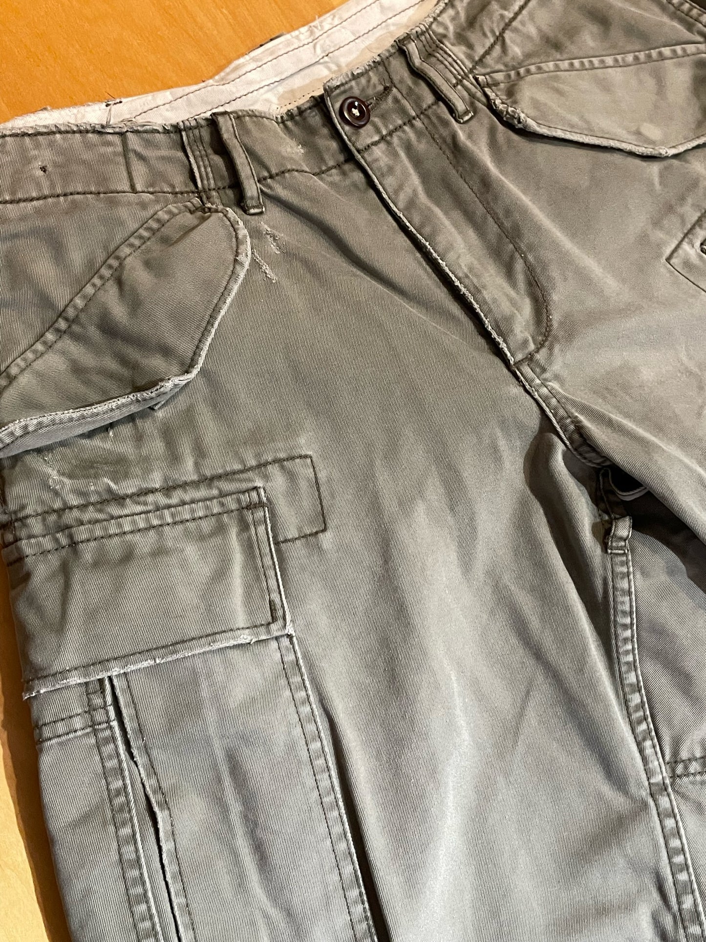 POLO RALPH LAUREN CARGO SHORTS  SZ: 34