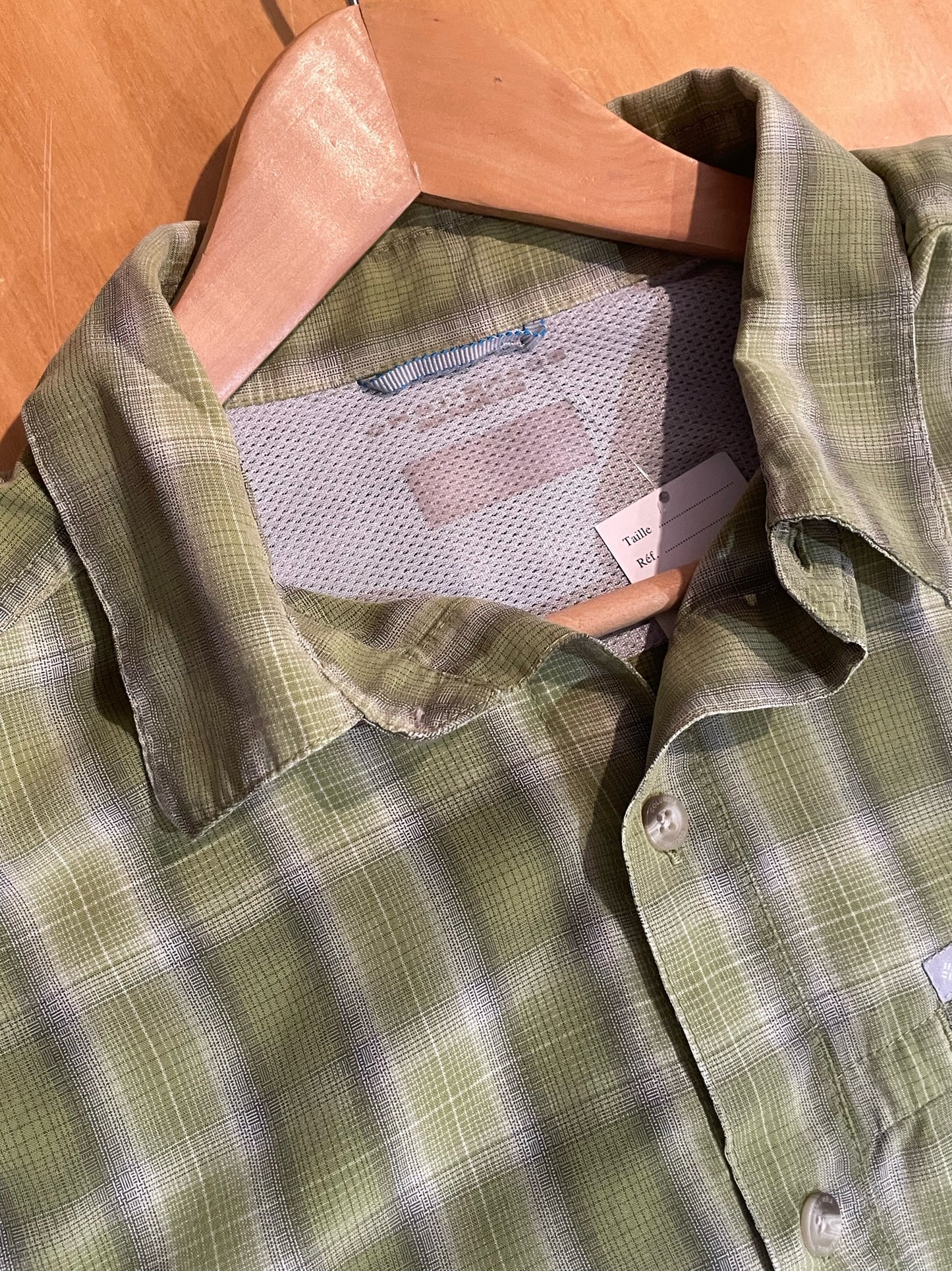 COLUMBIA CHECKED SHORT SLEEVES SHIRT  SZ: L