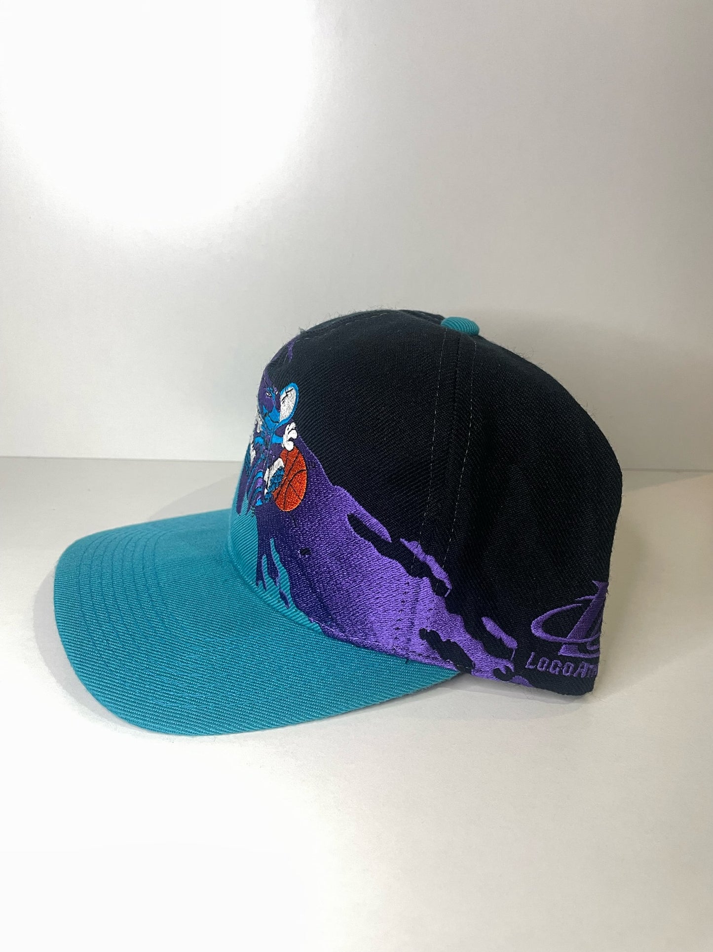 VINTAGE 90s CHARLOTTE HORNETS LOGO ATHLETIC SNAPBACK CAP HAT