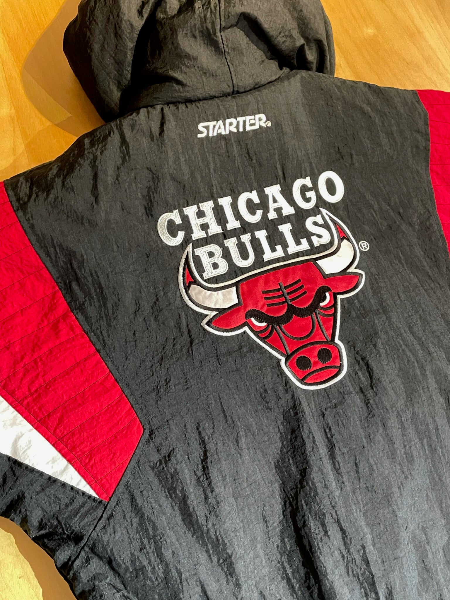 Vintage Starter NBA Chicago Bulls Hoodie Sweatshirt Size XL 1990s