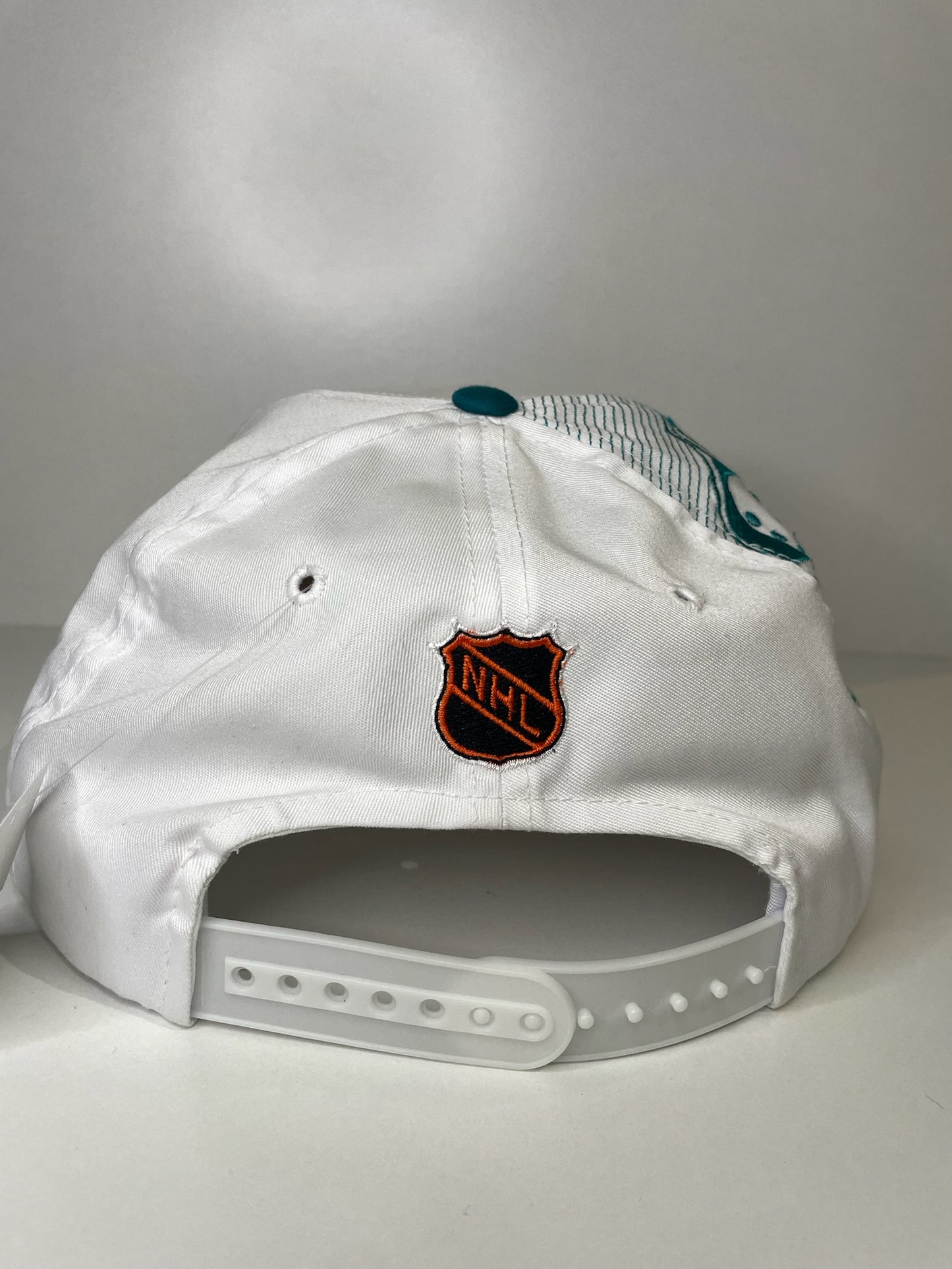 VINTAGE 90s MIGHTY DUCKS SPORTS SPECIALTIES SNAPBACK CAP HAT