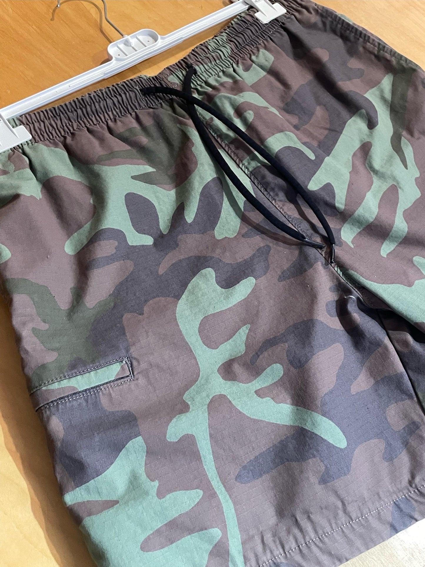 LEVI'S CAMO SHORTS  SZ: M