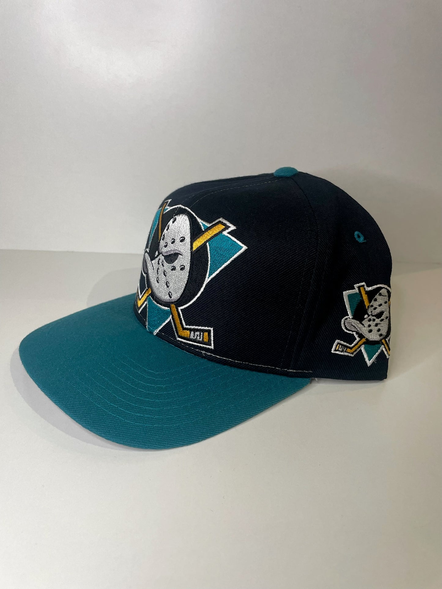 VINTAGE 90s MIGHTY DUCKS #1 APPAREL SNAPBACK CAP HAT