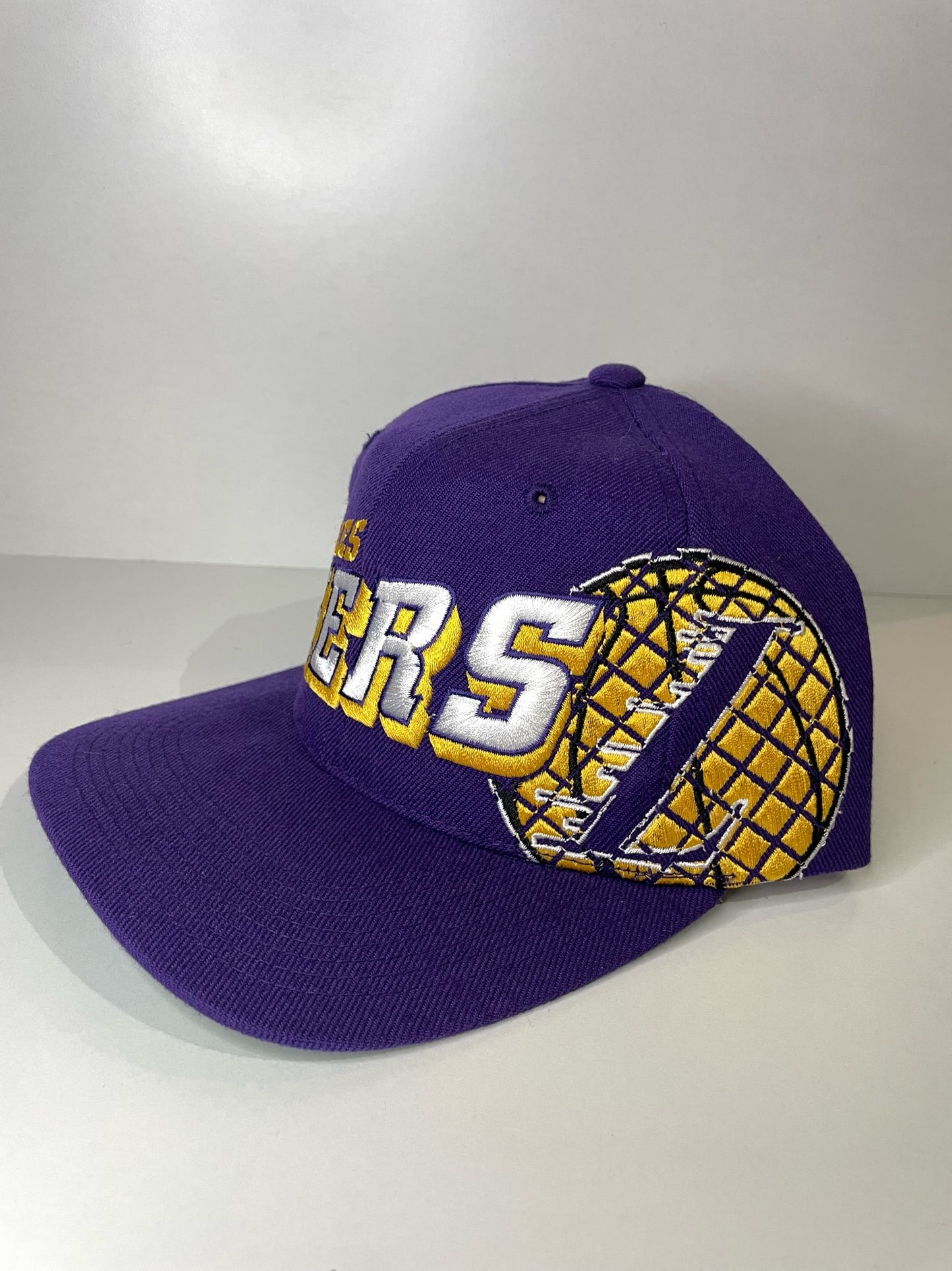 VINTAGE 90s LOS ANGELES LAKERS SPORTS SPECIALTIES SNAPBACK CAP HAT