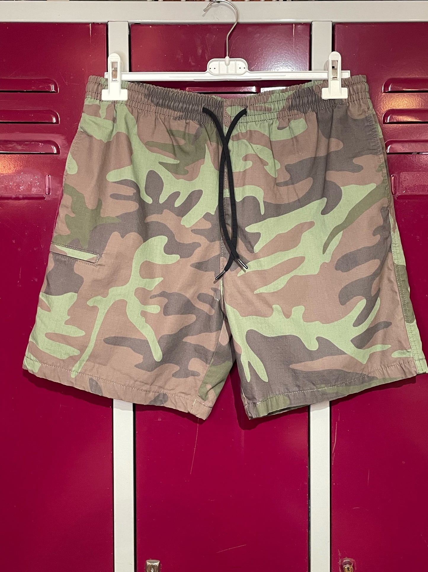 LEVI'S CAMO SHORTS  SZ: M