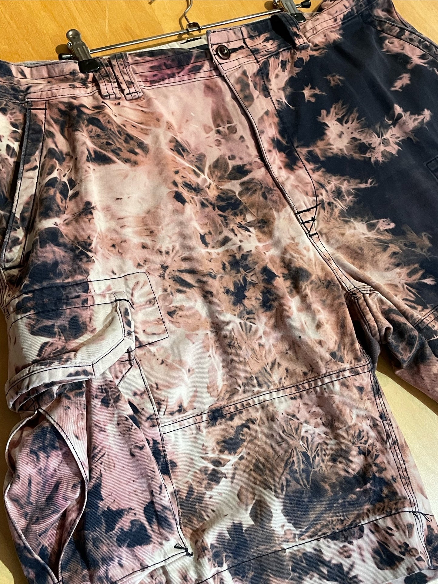 POLO RALPH LAUREN TIE DYE CARGO SHORTS  SZ: 38