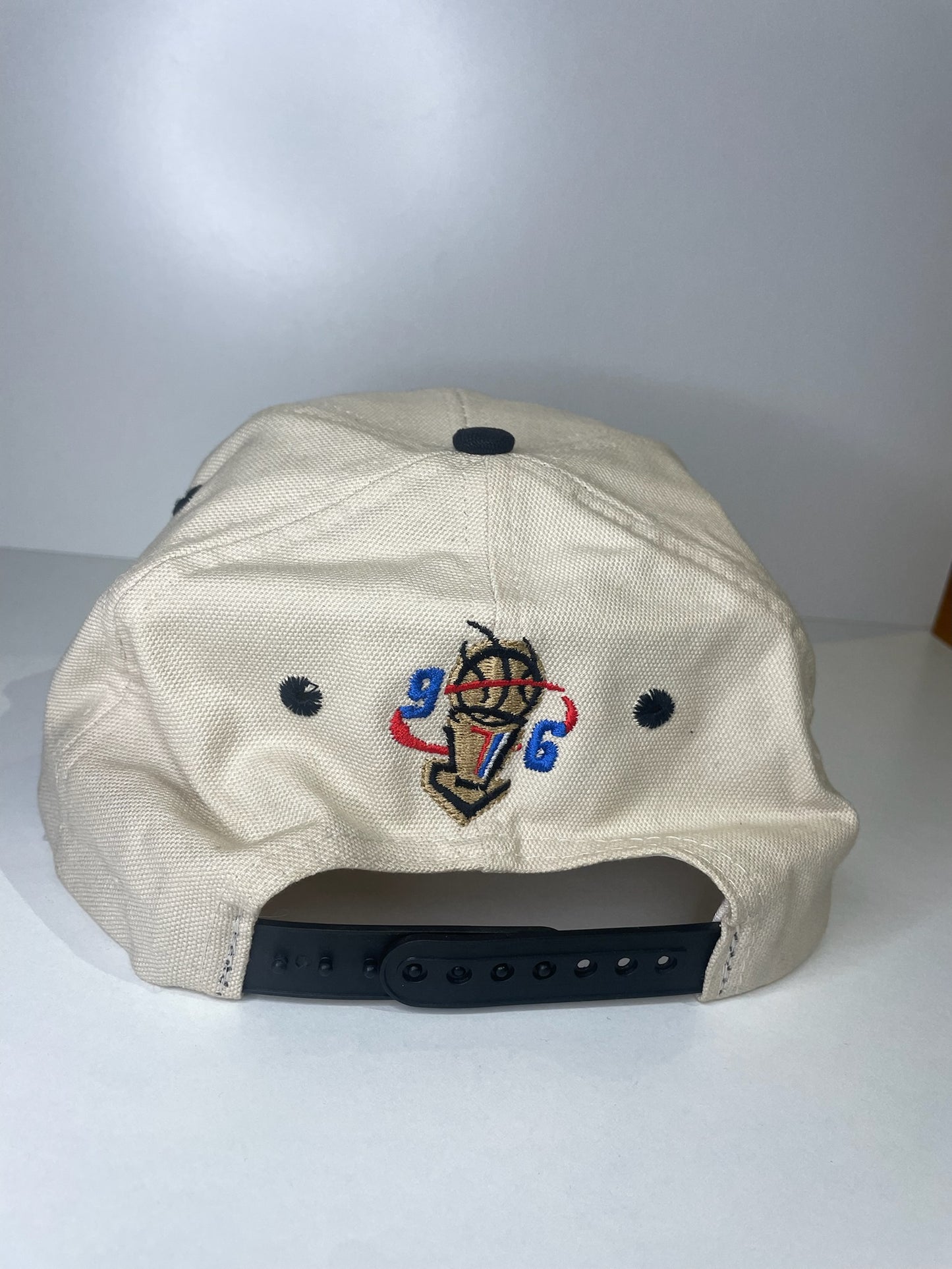 VINTAGE 90s CHICAGO BULLS "CHAMPION 1996" LOGO ATHLETIC SNAPBACK CAP HAT