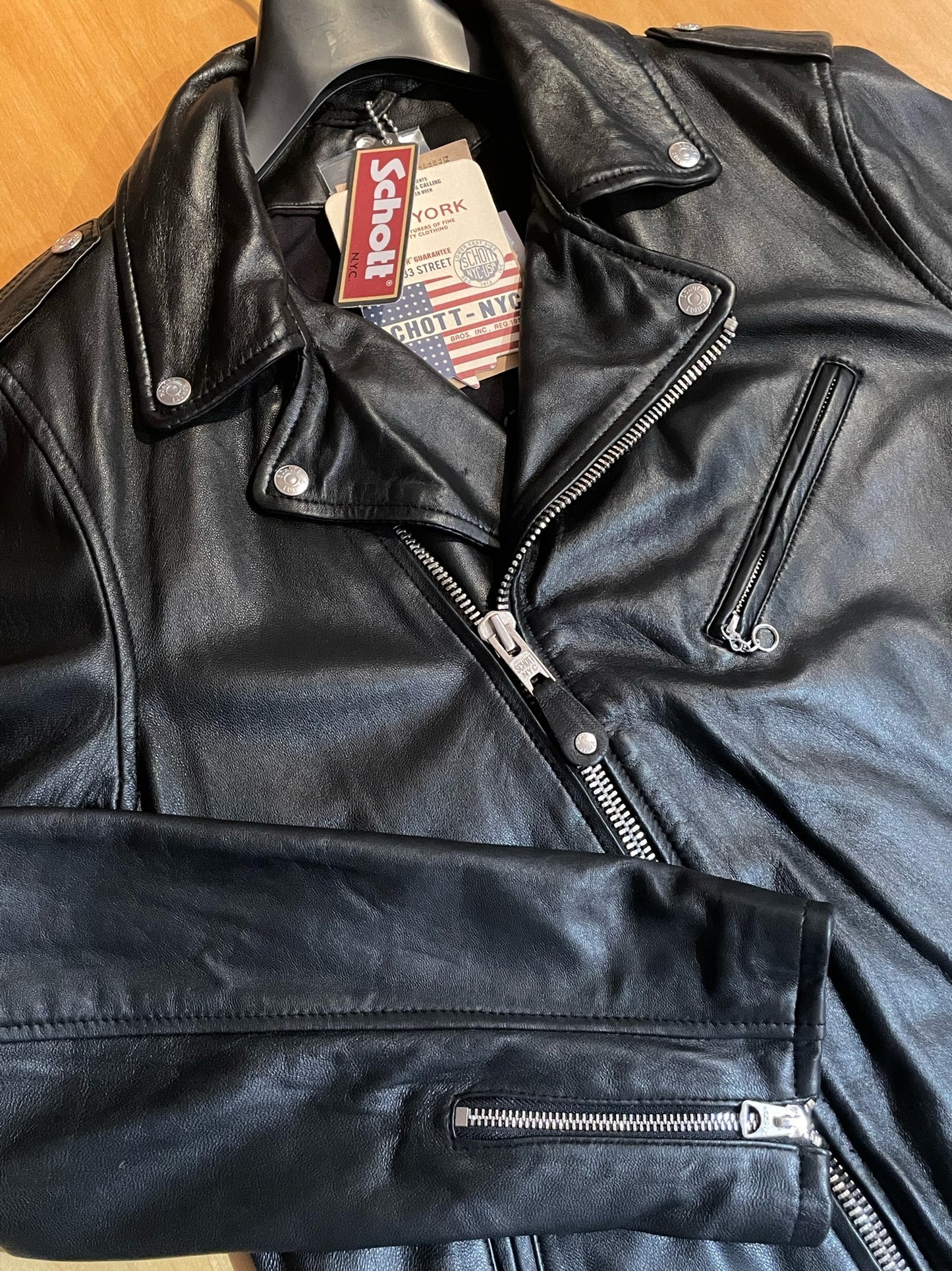 "BRAND NEW" SCHOTT N.Y.C LC1140 PERFECTO LEATHER JACKET  SZ: M