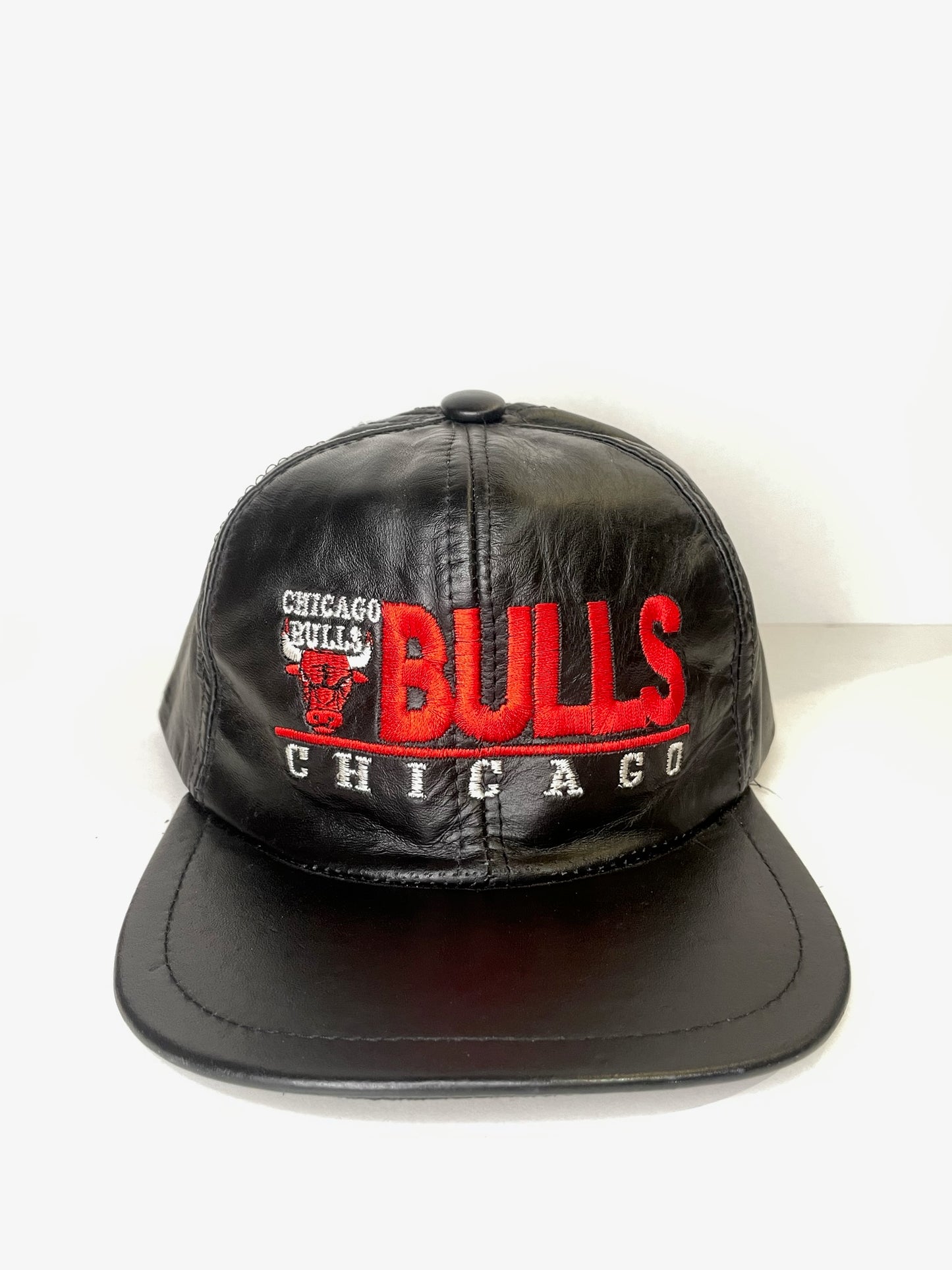 VINTAGE 90s CHICAGO BULLS GENUINE LEATHER "MADE IN USA" SNAPBACK CAP HAT