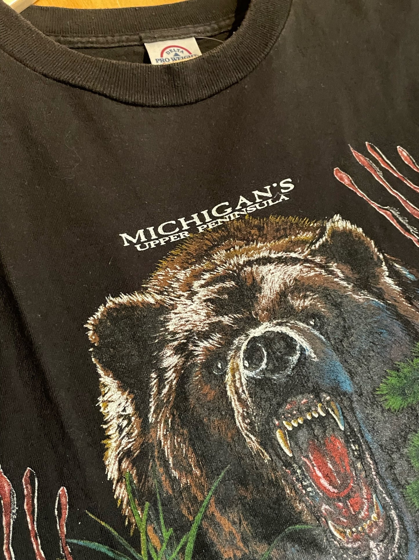 VINTAGE MICHIGAN'S UPPER PENINSULA "JUST BITE ME!" BEAR T-SHIRT  SZ: XL