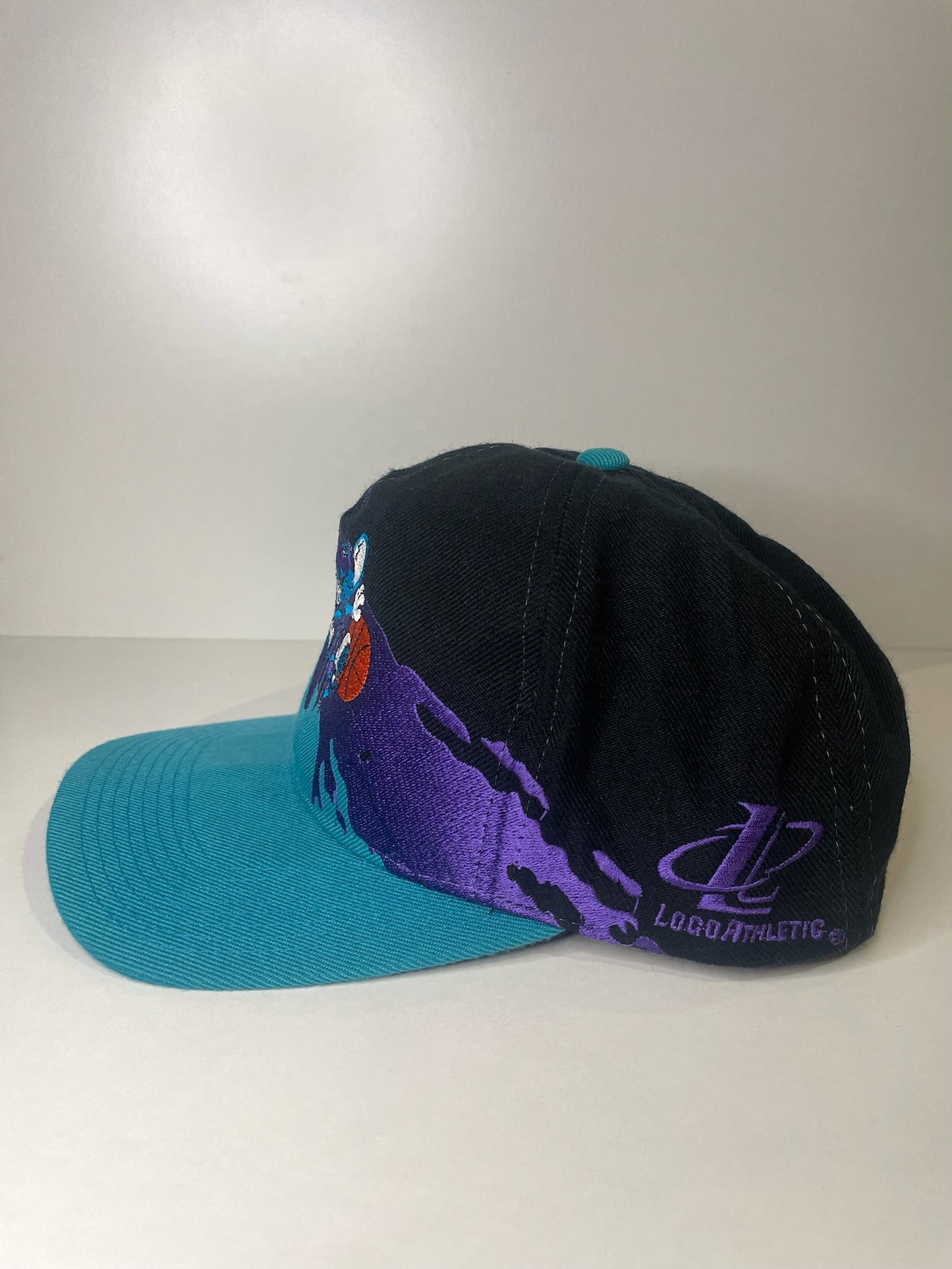 VINTAGE 90s CHARLOTTE HORNETS LOGO ATHLETIC SNAPBACK CAP HAT