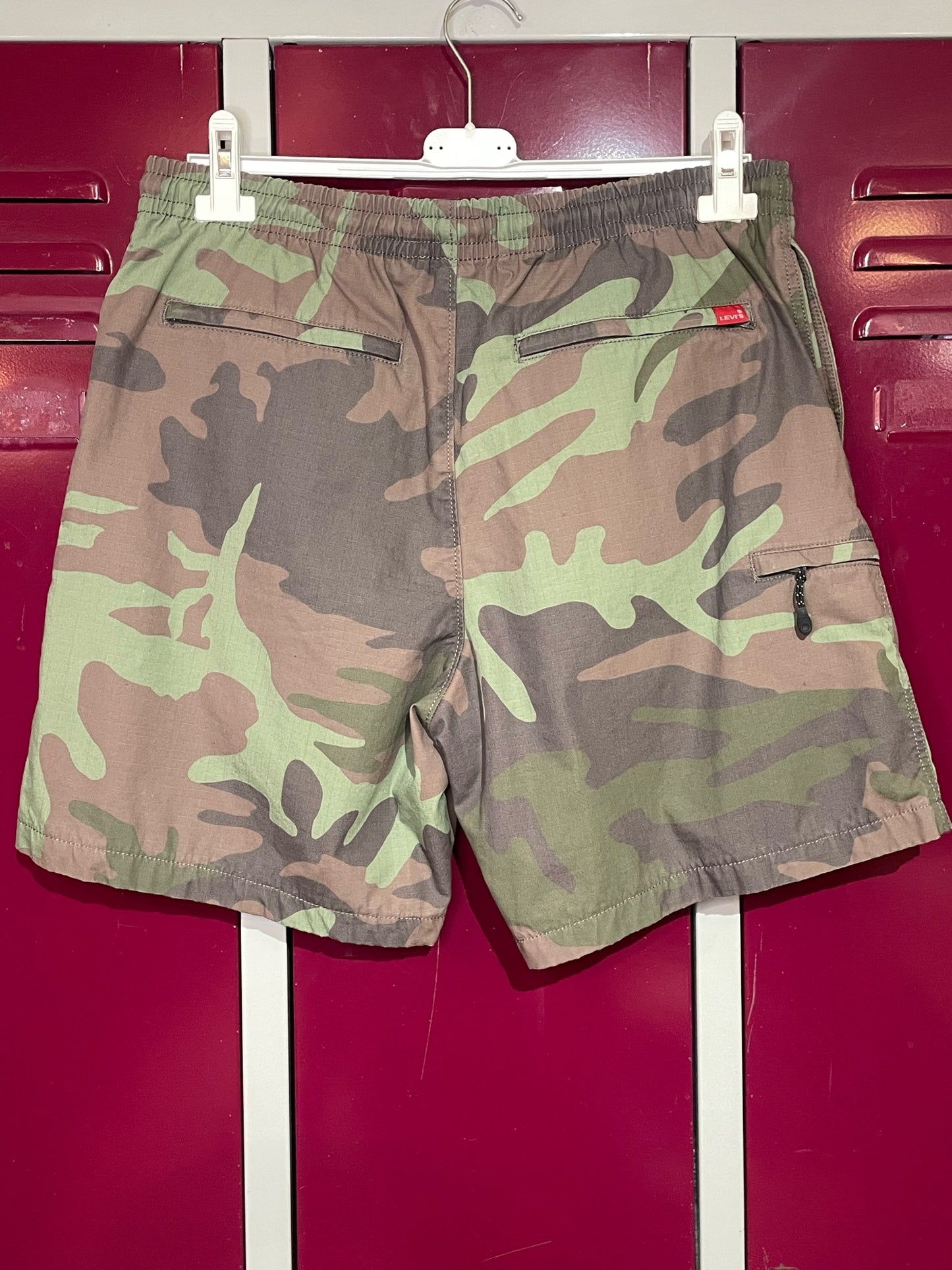 LEVI'S CAMO SHORTS  SZ: M