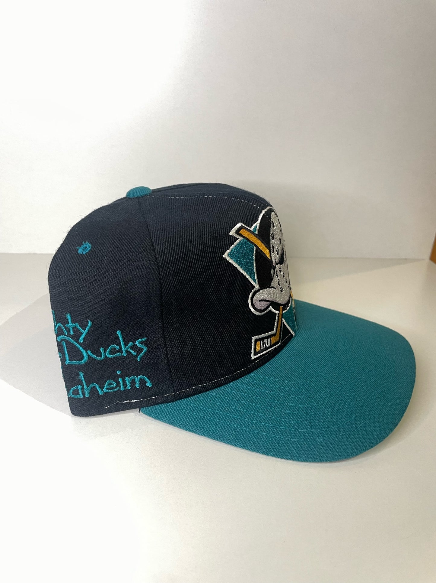 VINTAGE 90s MIGHTY DUCKS #1 APPAREL SNAPBACK CAP HAT