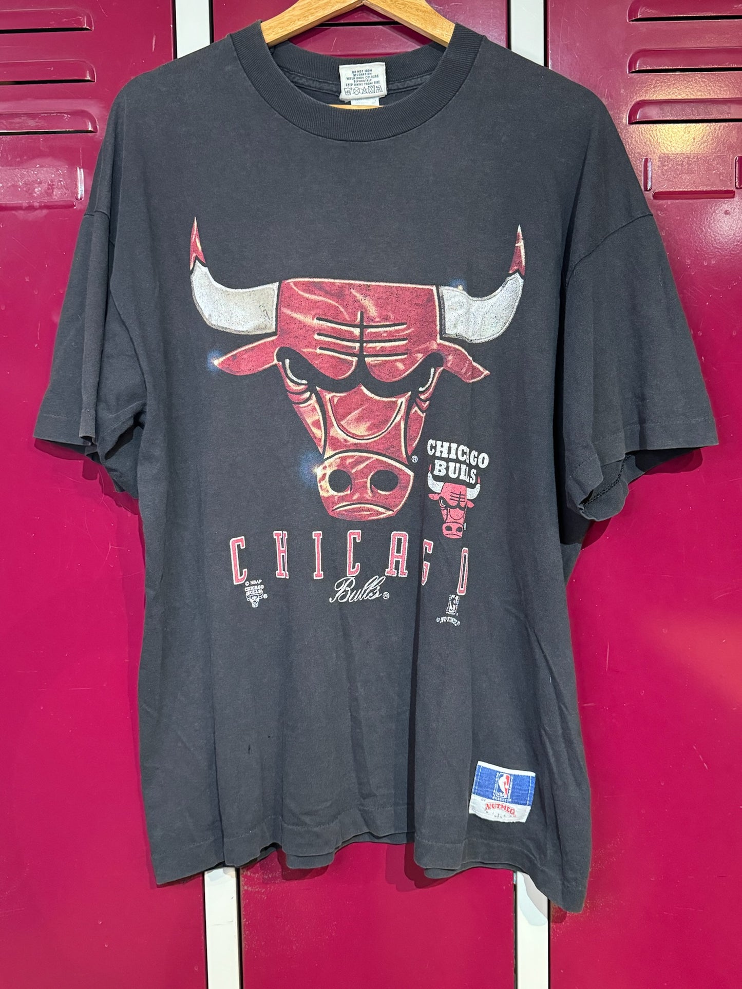 VINTAGE 90s NUTMEG CHICAGO BULLS NBA T-SHIRT   SZ: XL