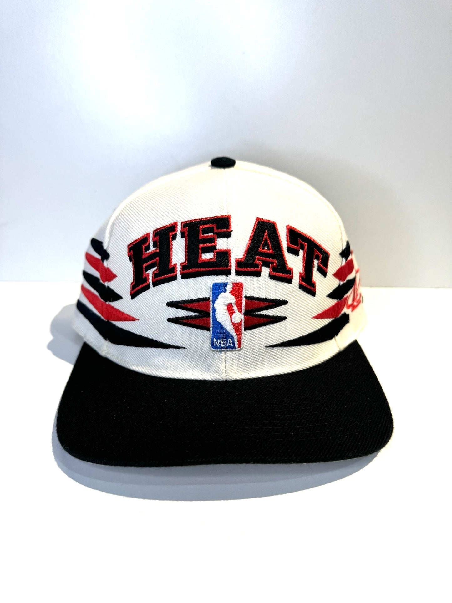 VINTAGE 90s MIAMI HEAT "DIAMOND" LOGO ATHLETIC SNAPBACK CAP HAT