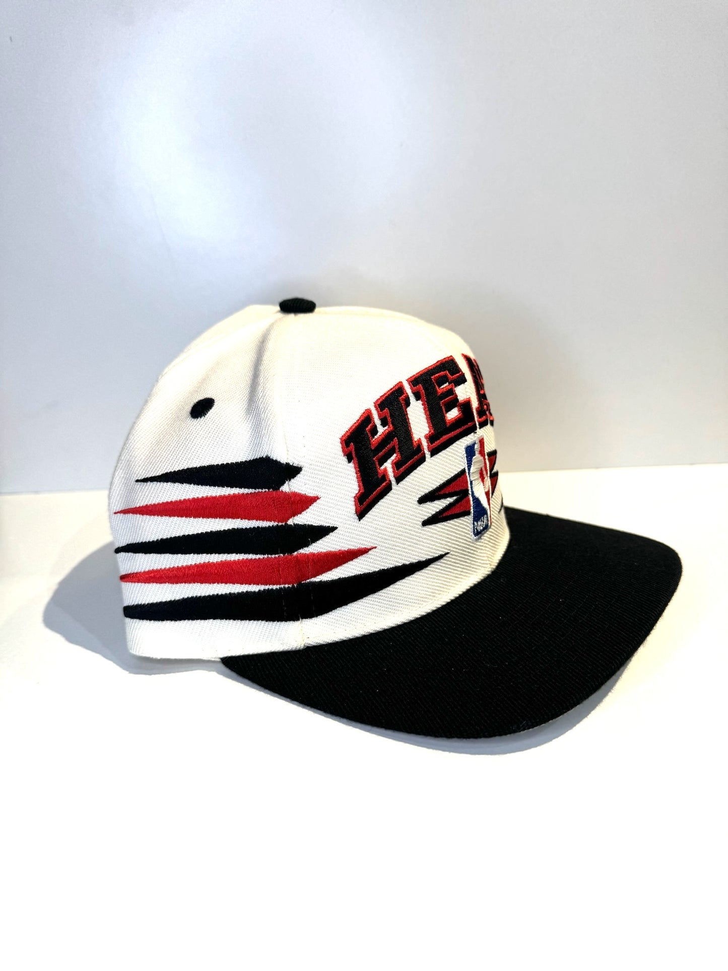 VINTAGE 90s MIAMI HEAT "DIAMOND" LOGO ATHLETIC SNAPBACK CAP HAT