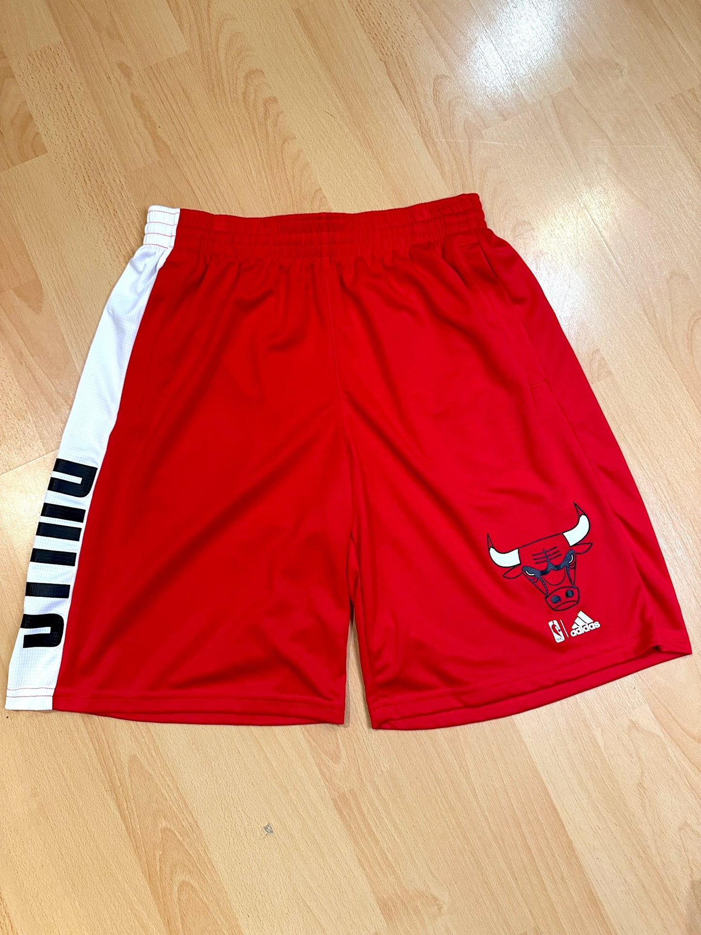 ADIDAS CHICAGO BULLS "CLIMALITE" BASKETBALL SHORTS  SZ: L